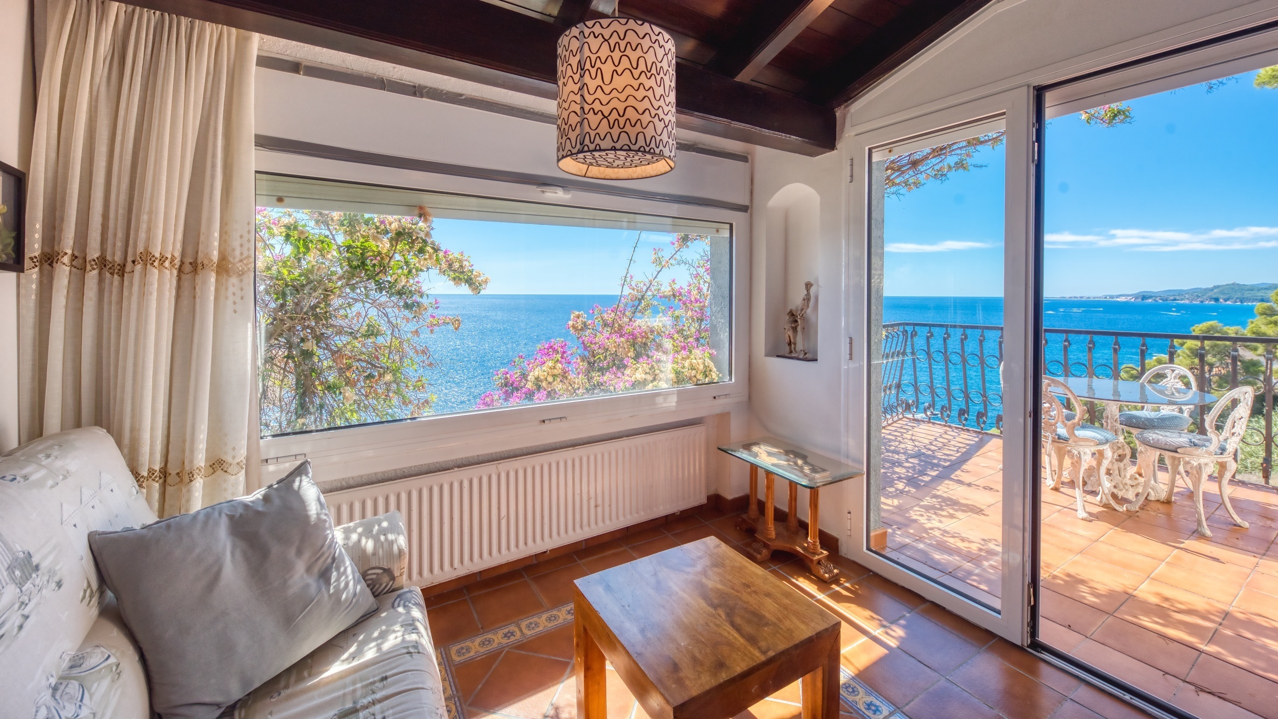 Holiday villas Costa Brava Spain - Villa Infinity - Lounge area