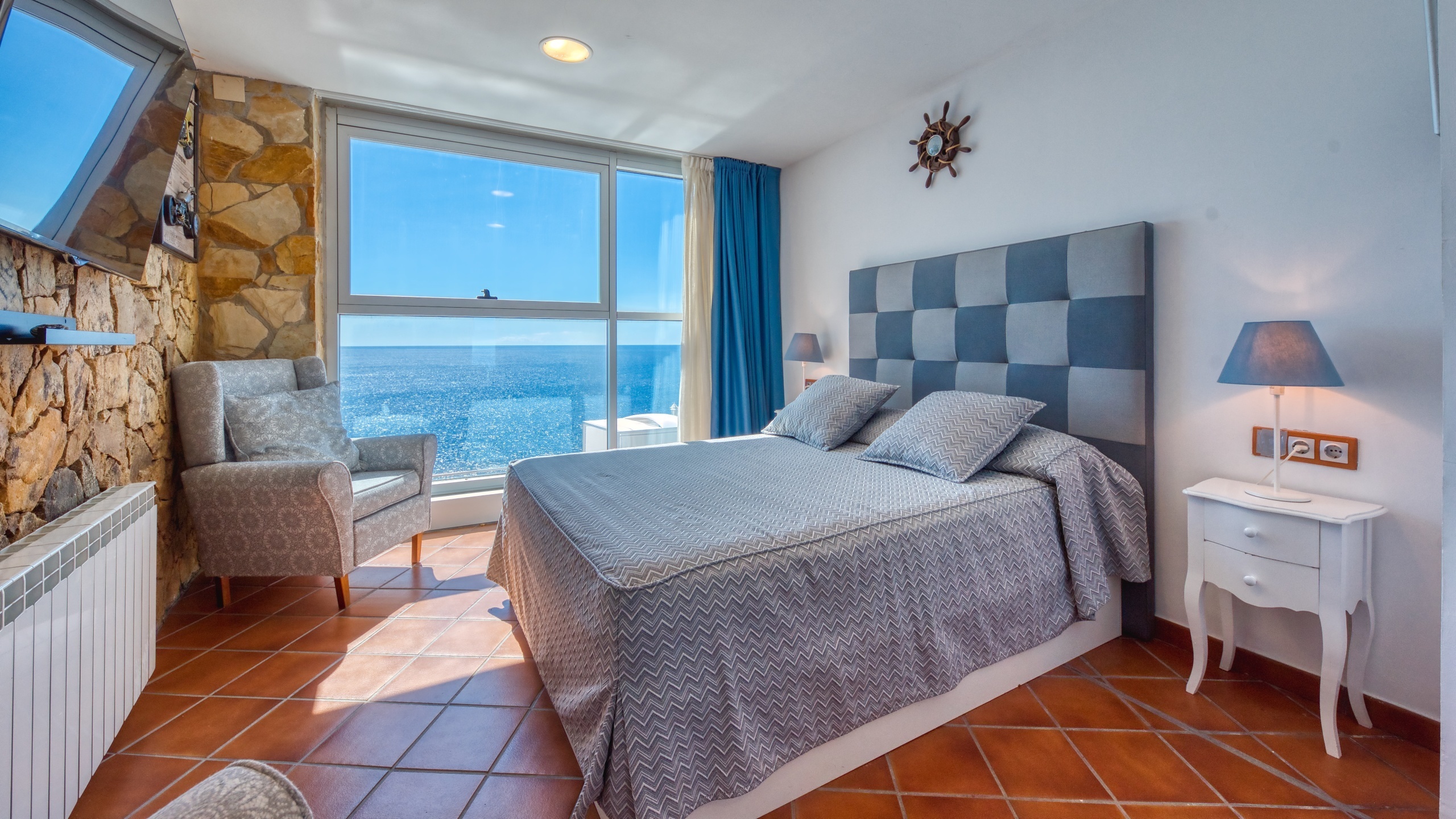 Holiday villas Costa Brava Spain - Villa Infinity - Bedroom