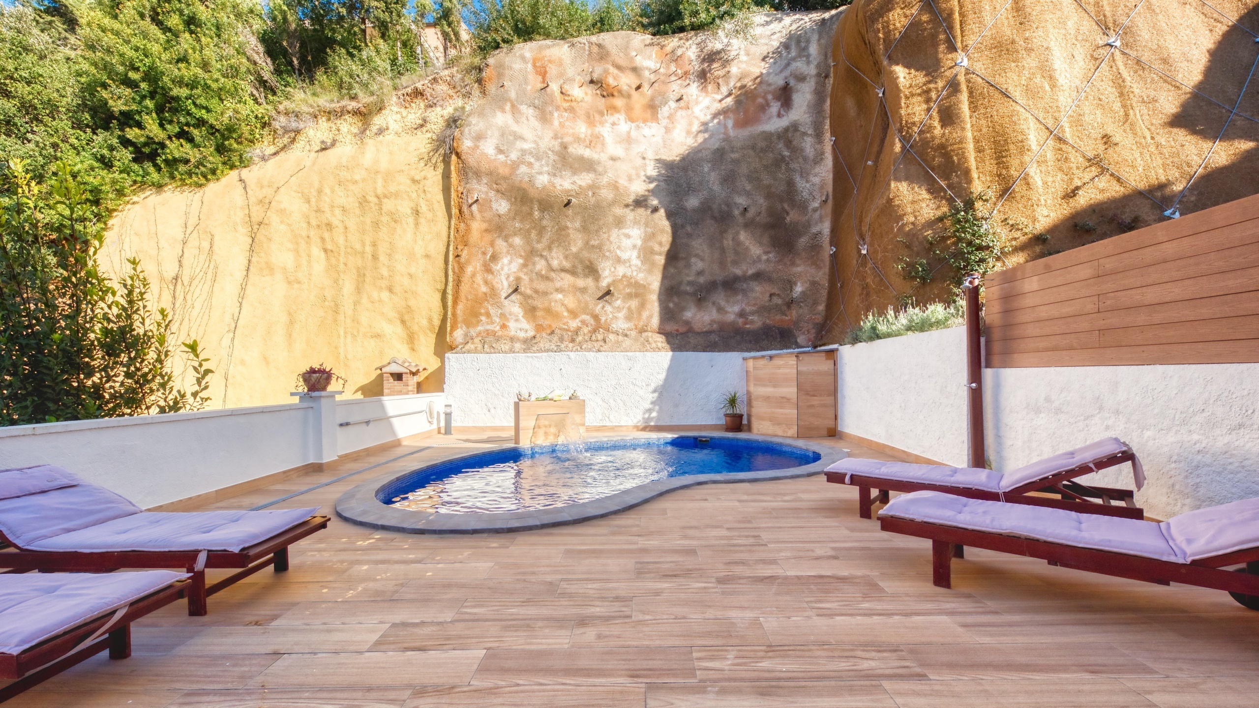 Holiday villas Costa Brava Spain - Villa Blanca - Sunbeds