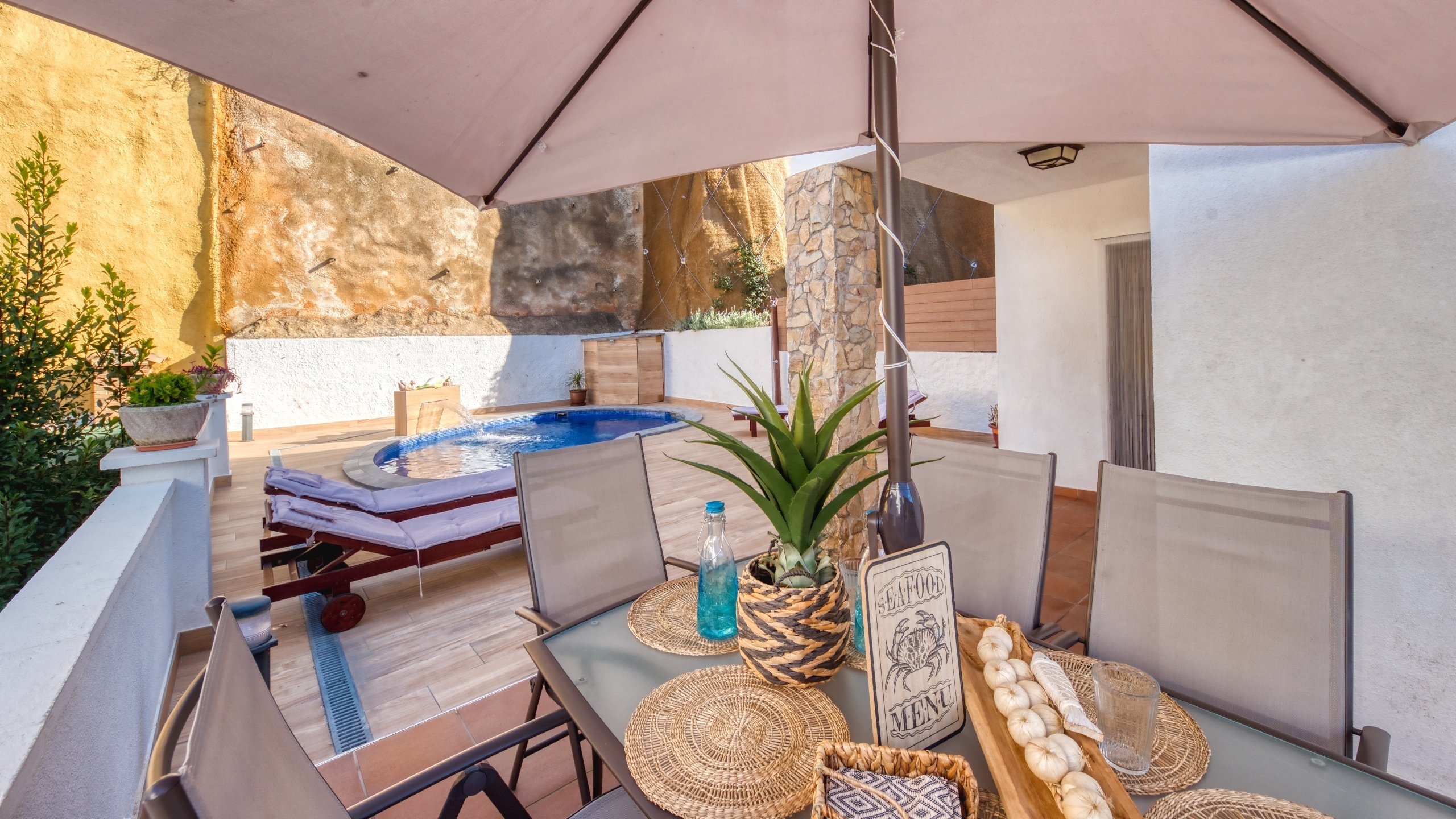Holiday villas Costa Brava Spain - Villa Blanca - BBQ Area