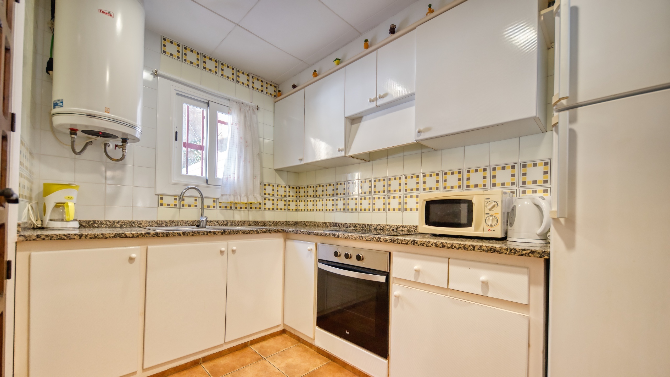 Holiday villas Costa Brava Spain - Villa Blanca - Kitchen