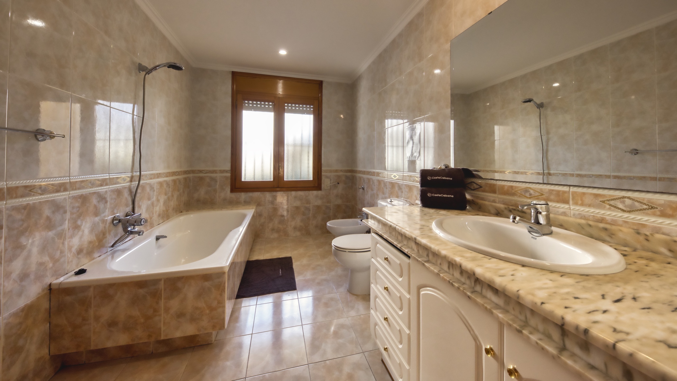 Holiday villas Costa Brava Spain - Villa Baileys - Bathroom