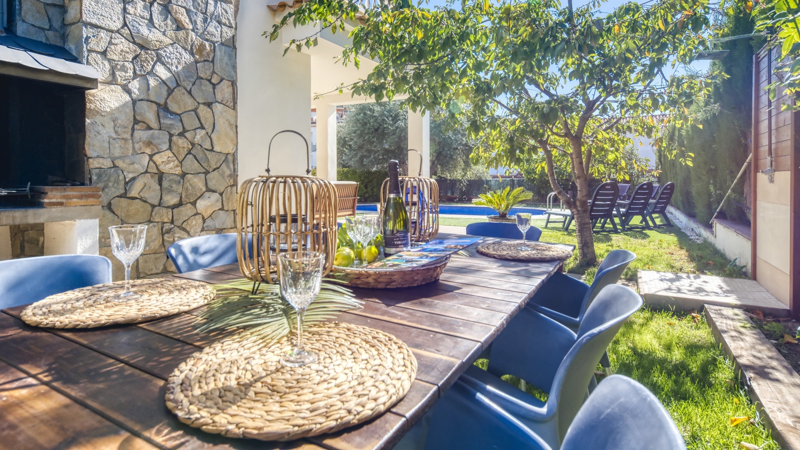 Holiday villas Costa Brava Spain - Villa Baileys - BBQ Area