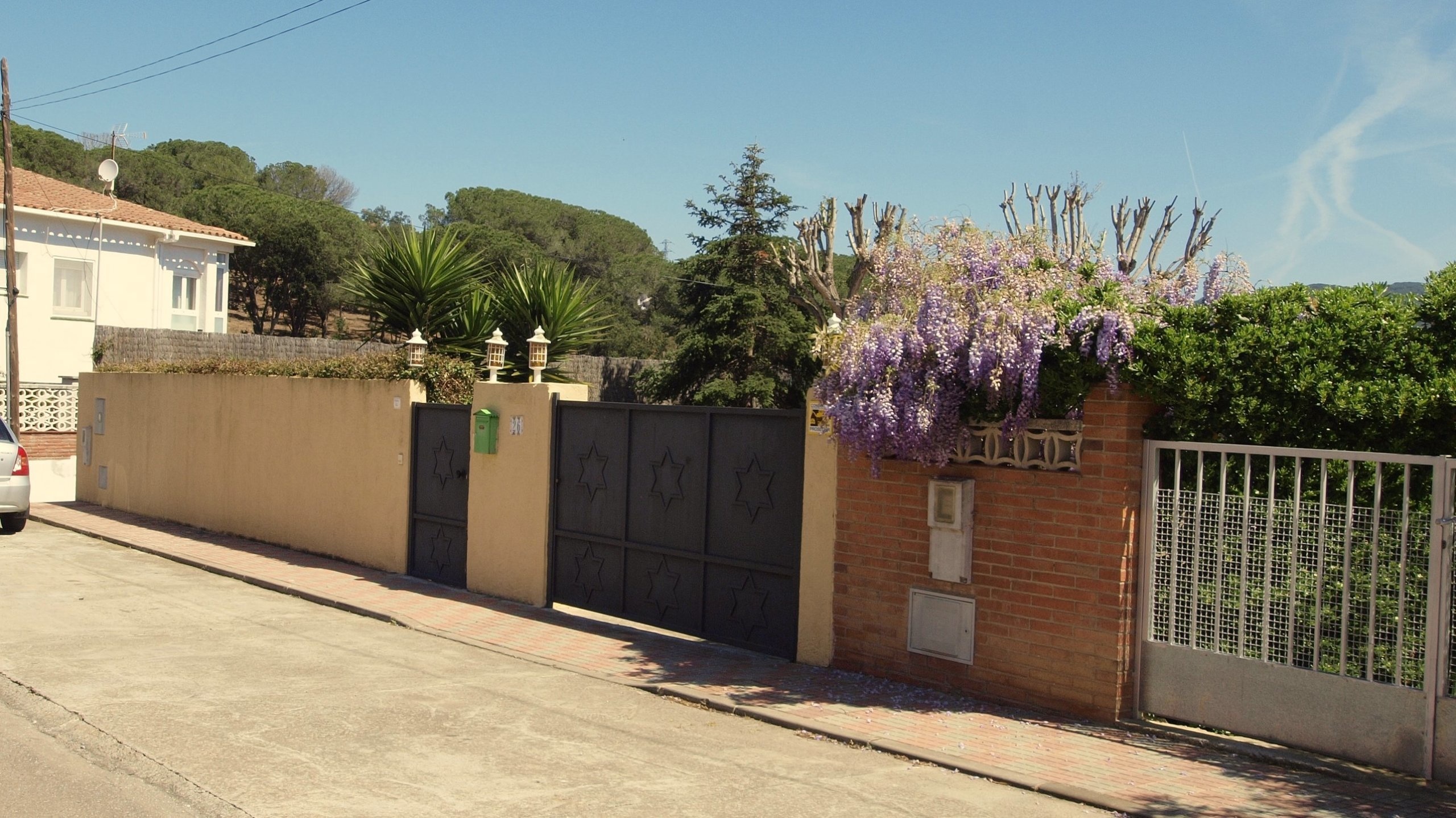 Holiday villas Costa Brava Spain - Villa Miro - Street view arrival at property