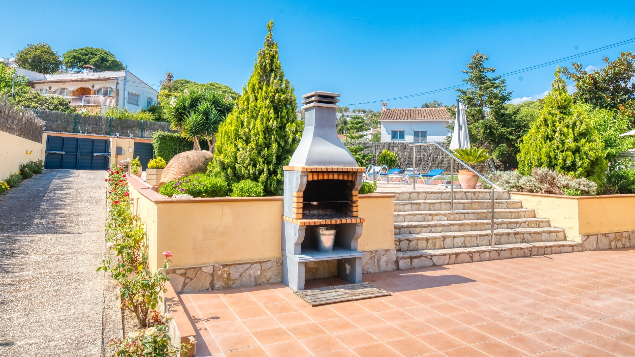 Holiday villas Costa Brava Spain - Villa Miro - BBQ Area
