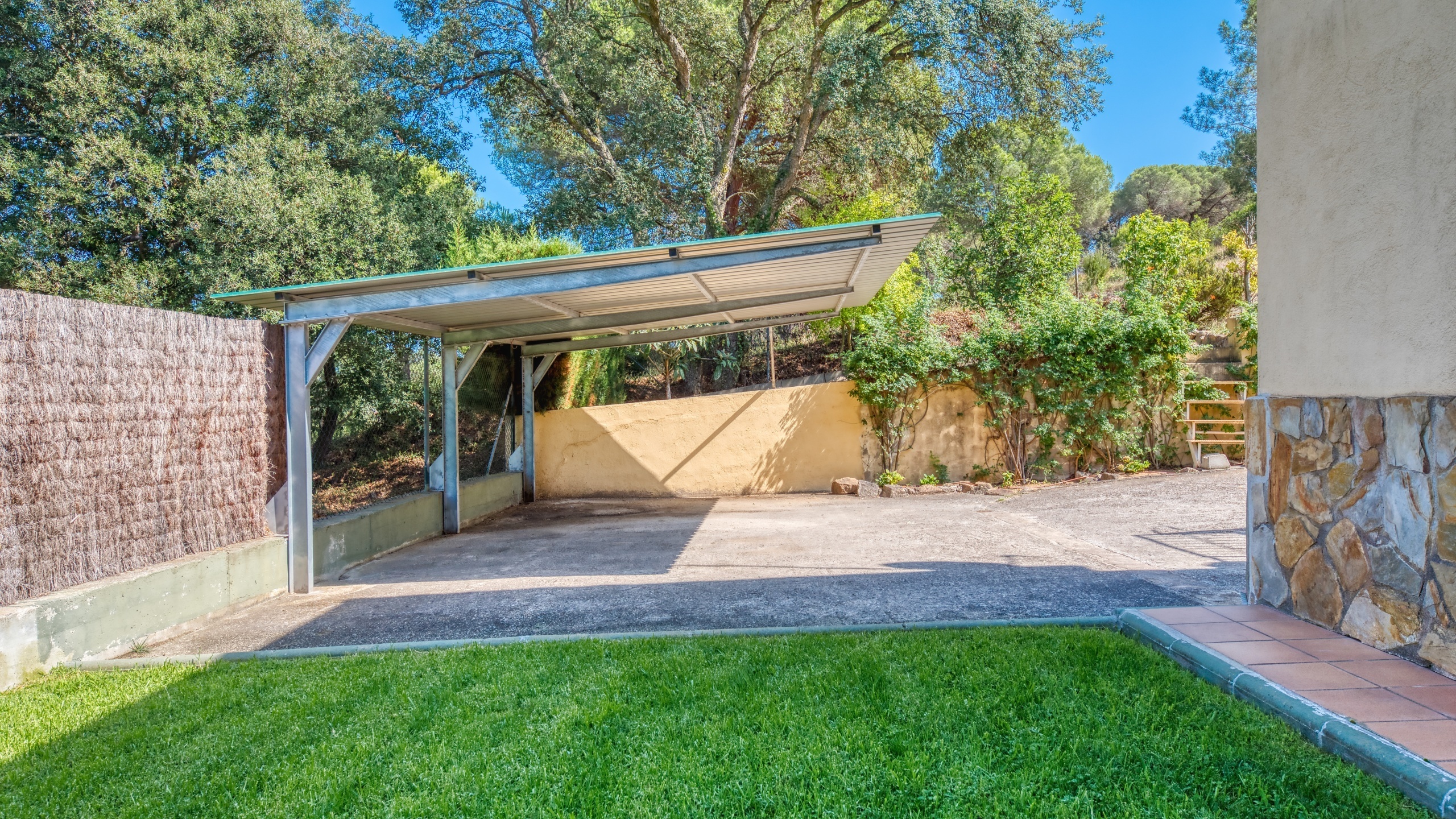 Holiday villas Costa Brava Spain - Villa Miro - Garage