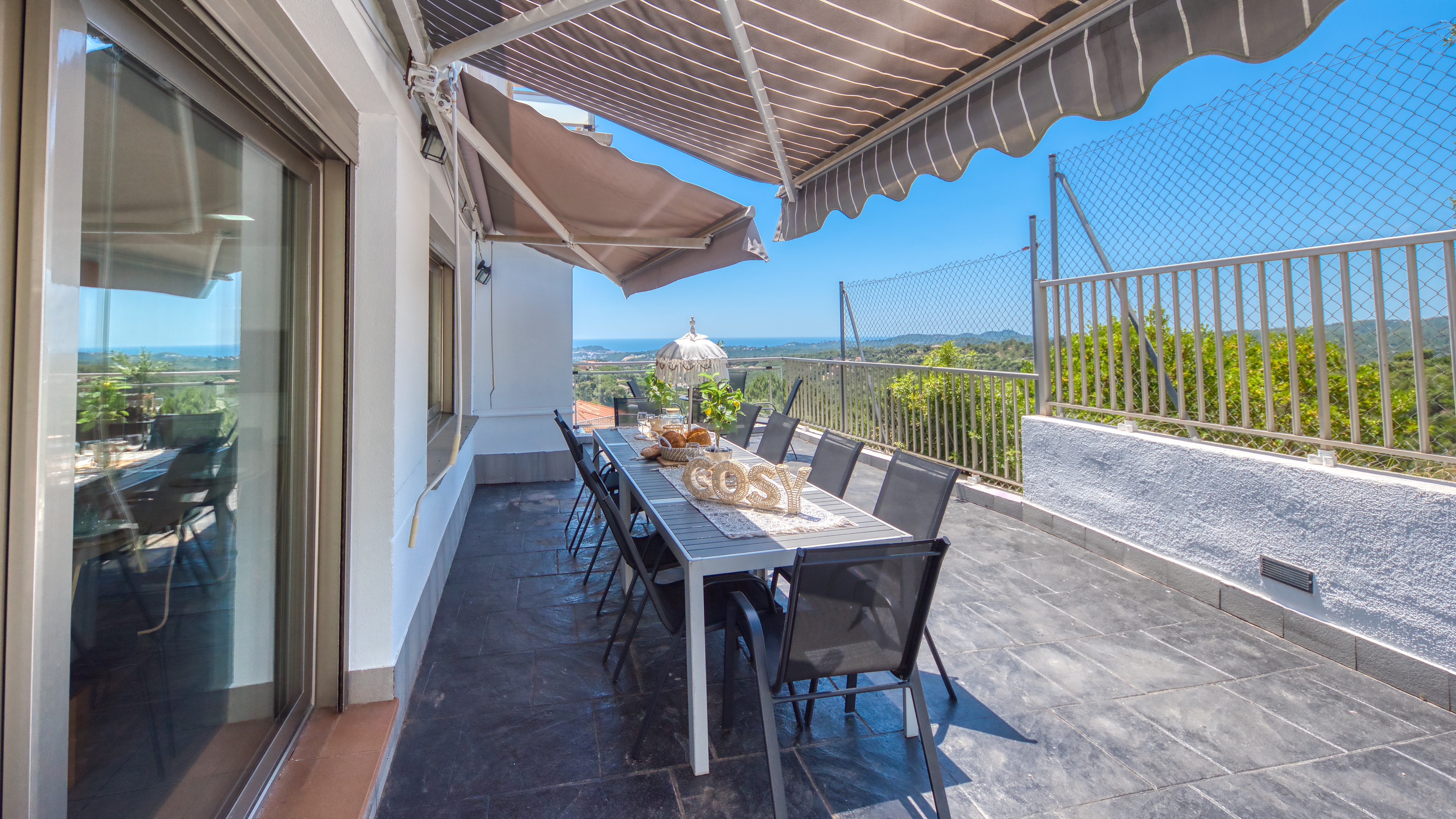 Holiday villas Costa Brava Spain - Villa Sandy Beach - Dining area