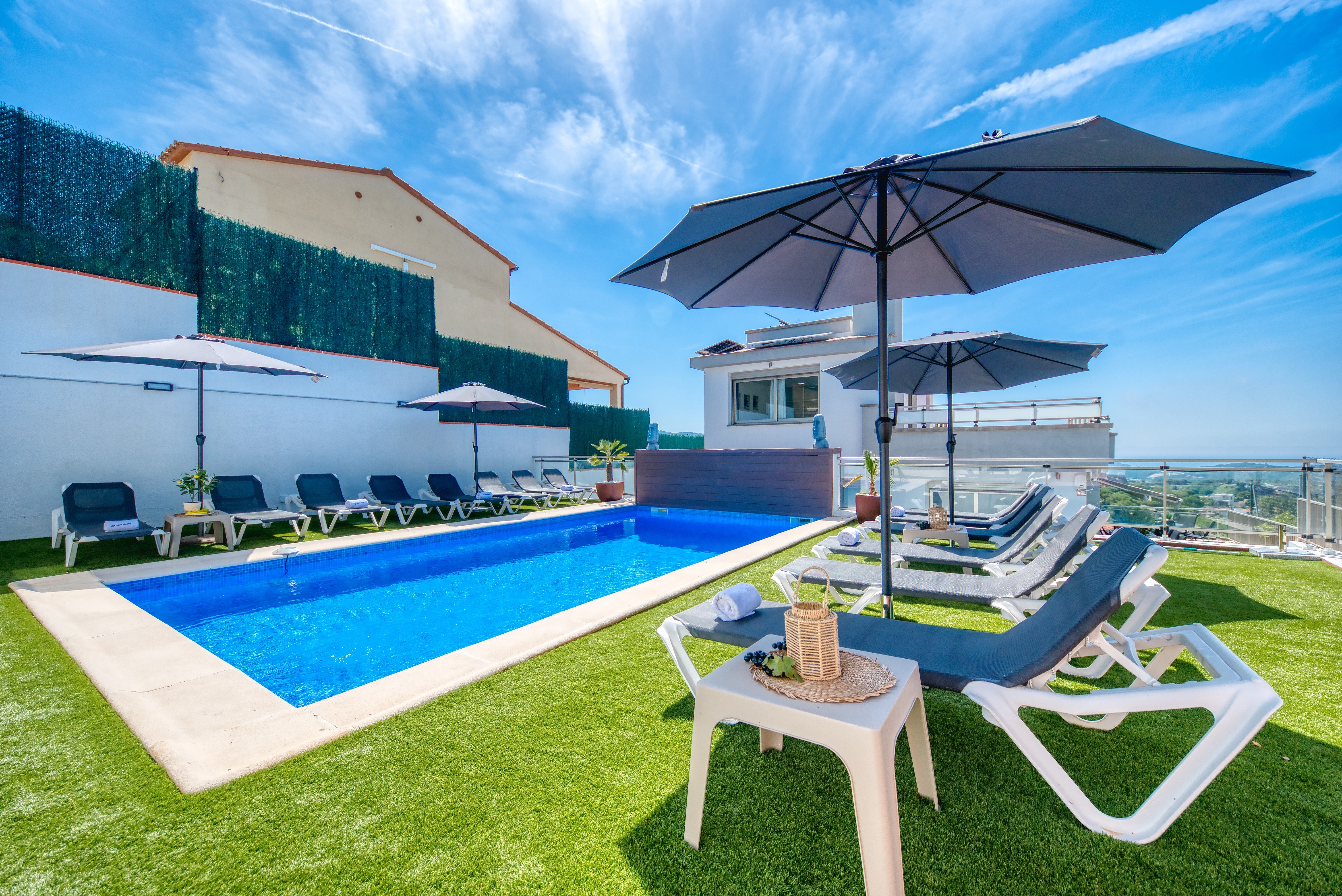 Holiday villas Costa Brava Spain - Villa Sandy Beach - Sunbeds