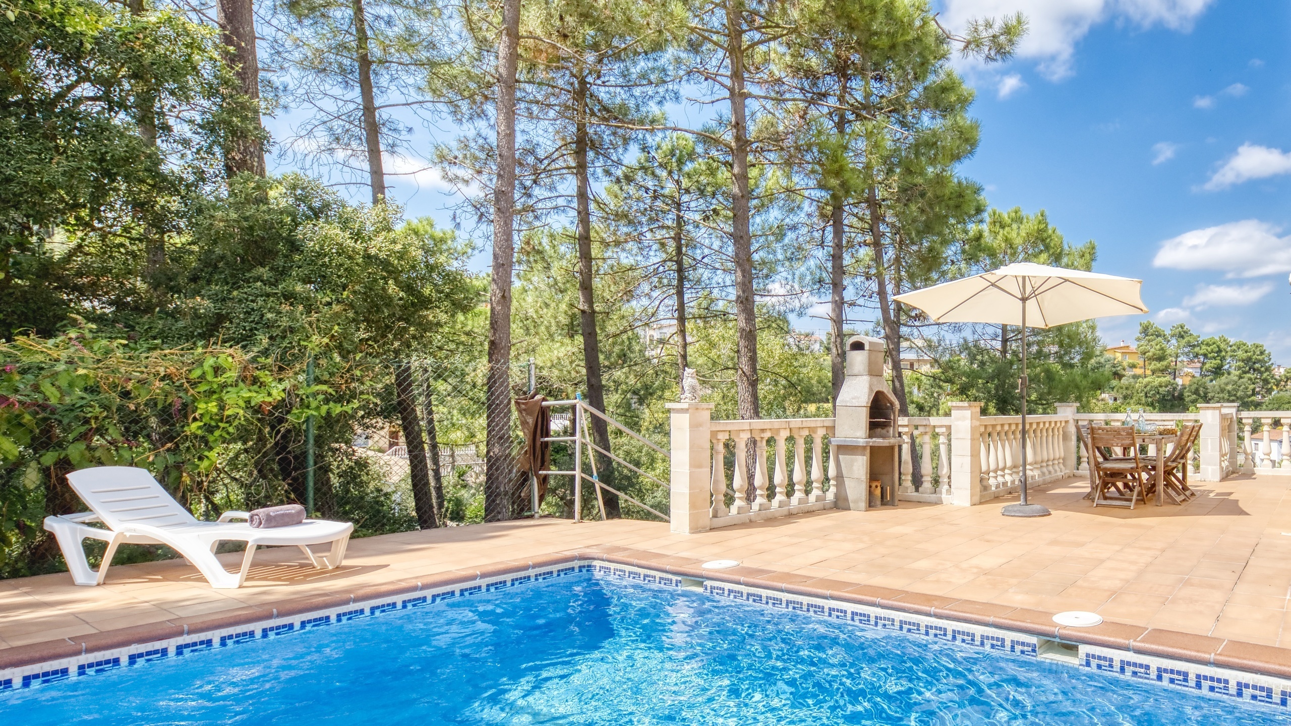 Holiday villas Costa Brava Spain - Villa Esmee - Swimming pool