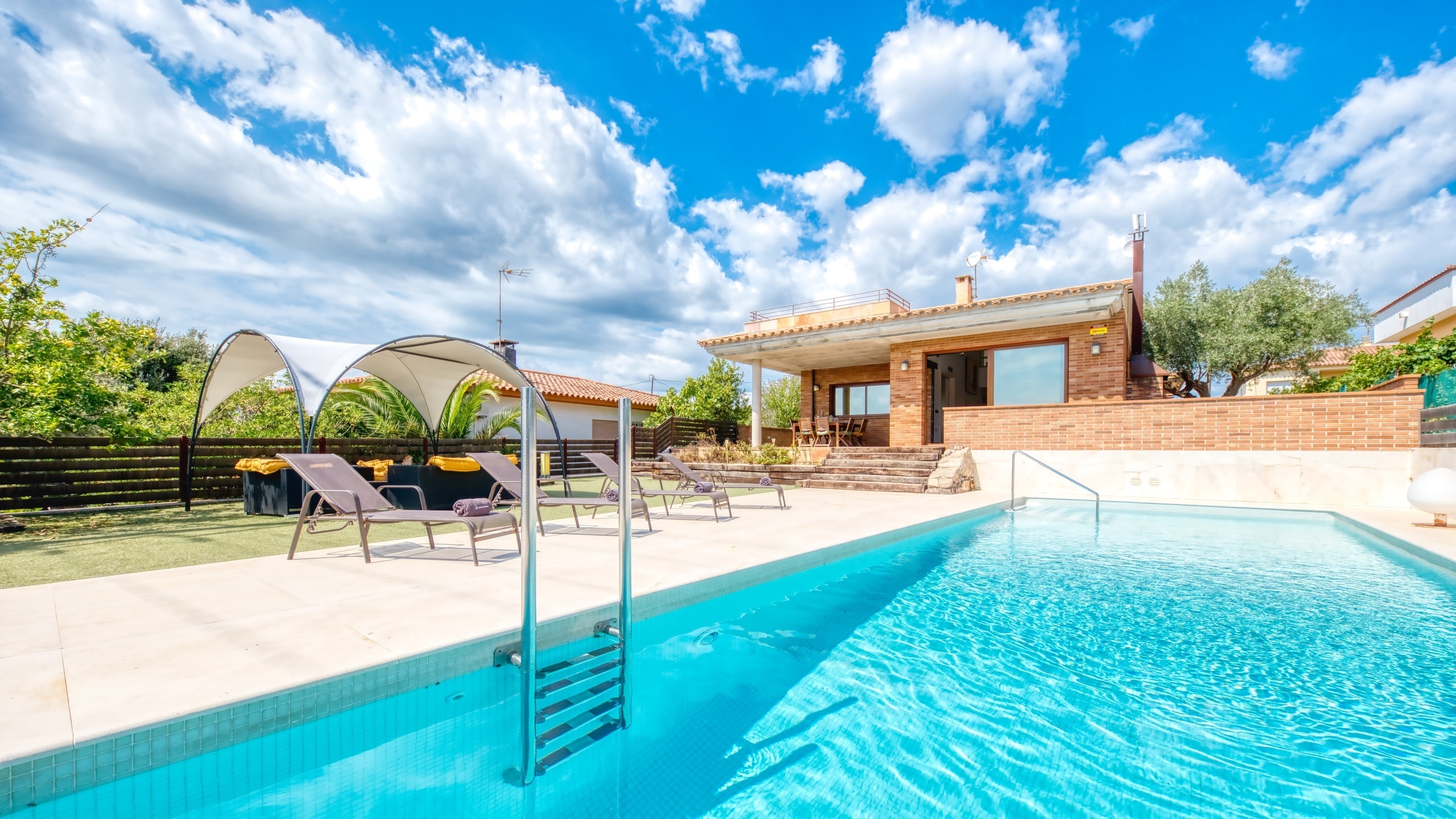 Holiday villas Costa Brava Spain - Villa Ibiza - oud - Swimming pool