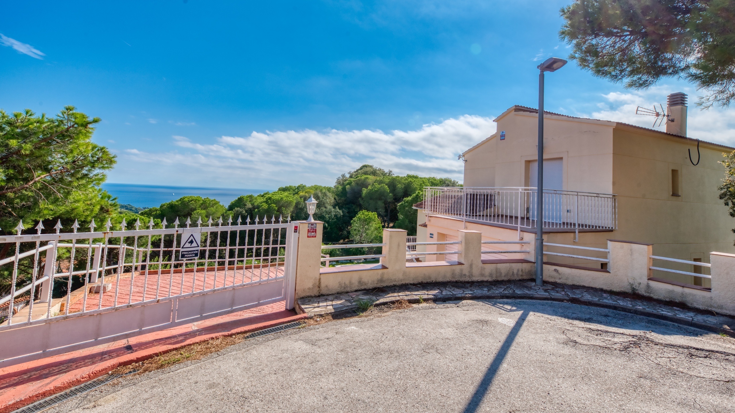 Holiday villas Costa Brava Spain - Villa La Luna - Street view arrival at property