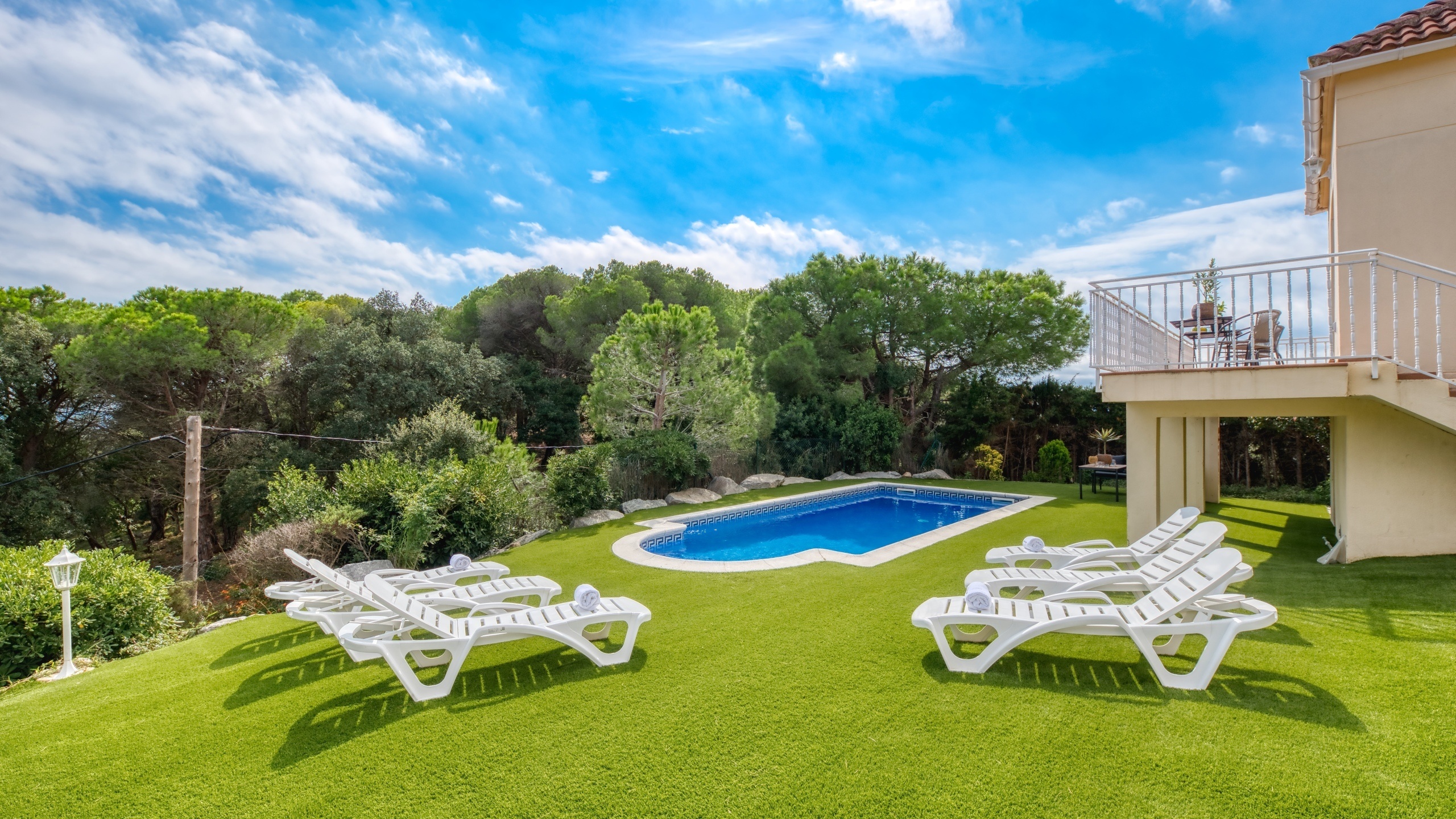 Holiday villas - Costa Brava - Spain - Villa La Luna - Sunbeds