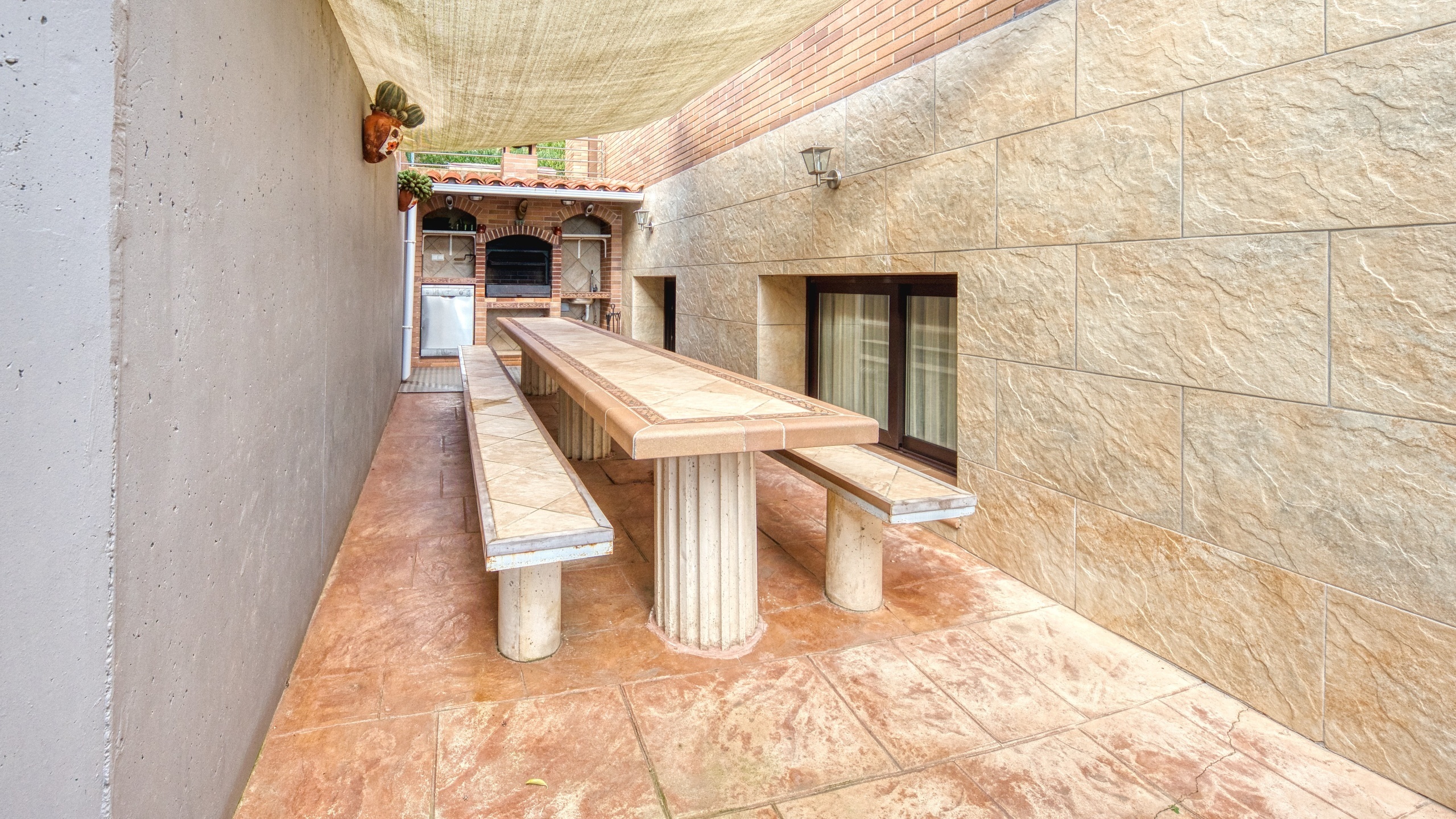 Holiday villas Costa Brava Spain - Villa Grace - BBQ Area