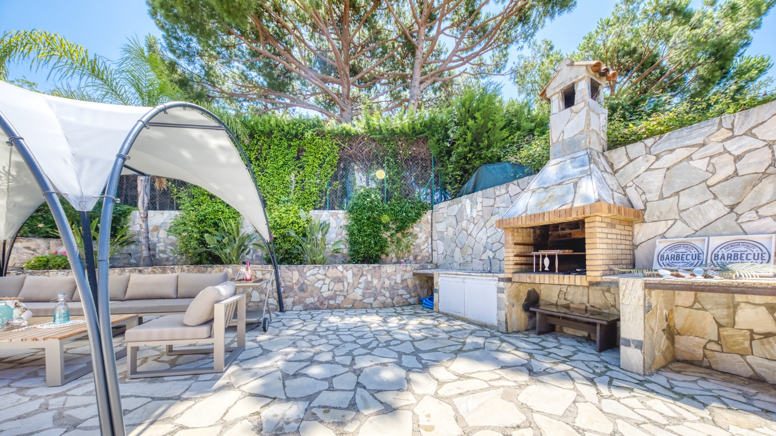 Holiday villas Costa Brava Spain - Villa Lorena - BBQ Area
