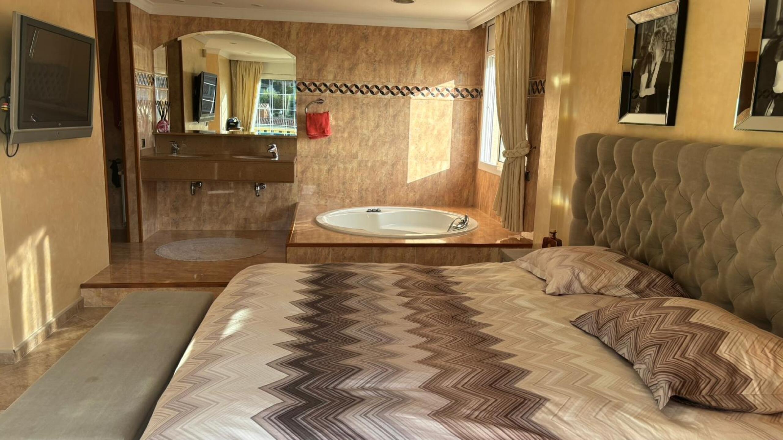 Holiday villas Costa Brava Spain - Villa Lorena - Master bedroom