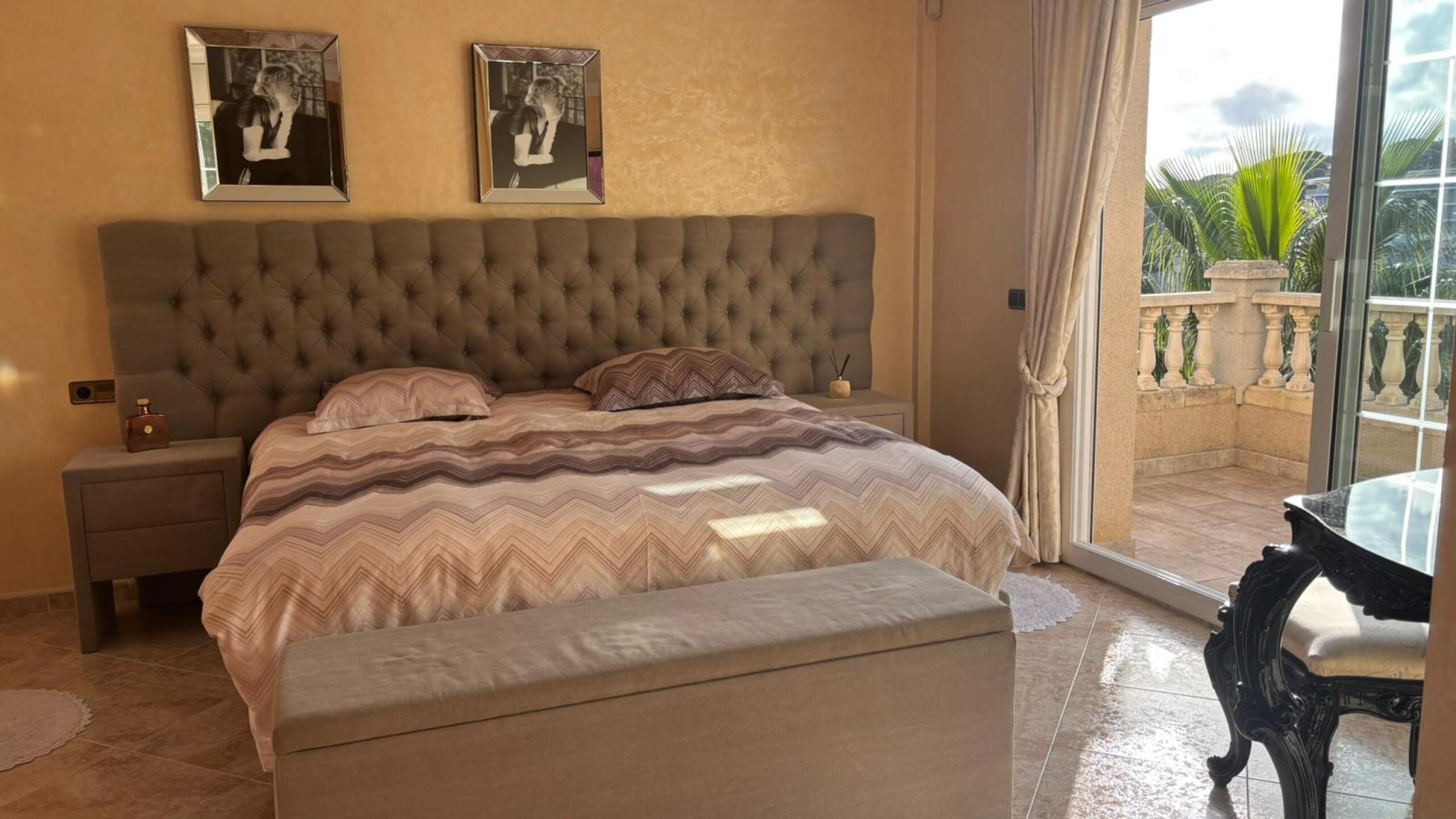 Holiday villas Costa Brava Spain - Villa Lorena - Master bedroom