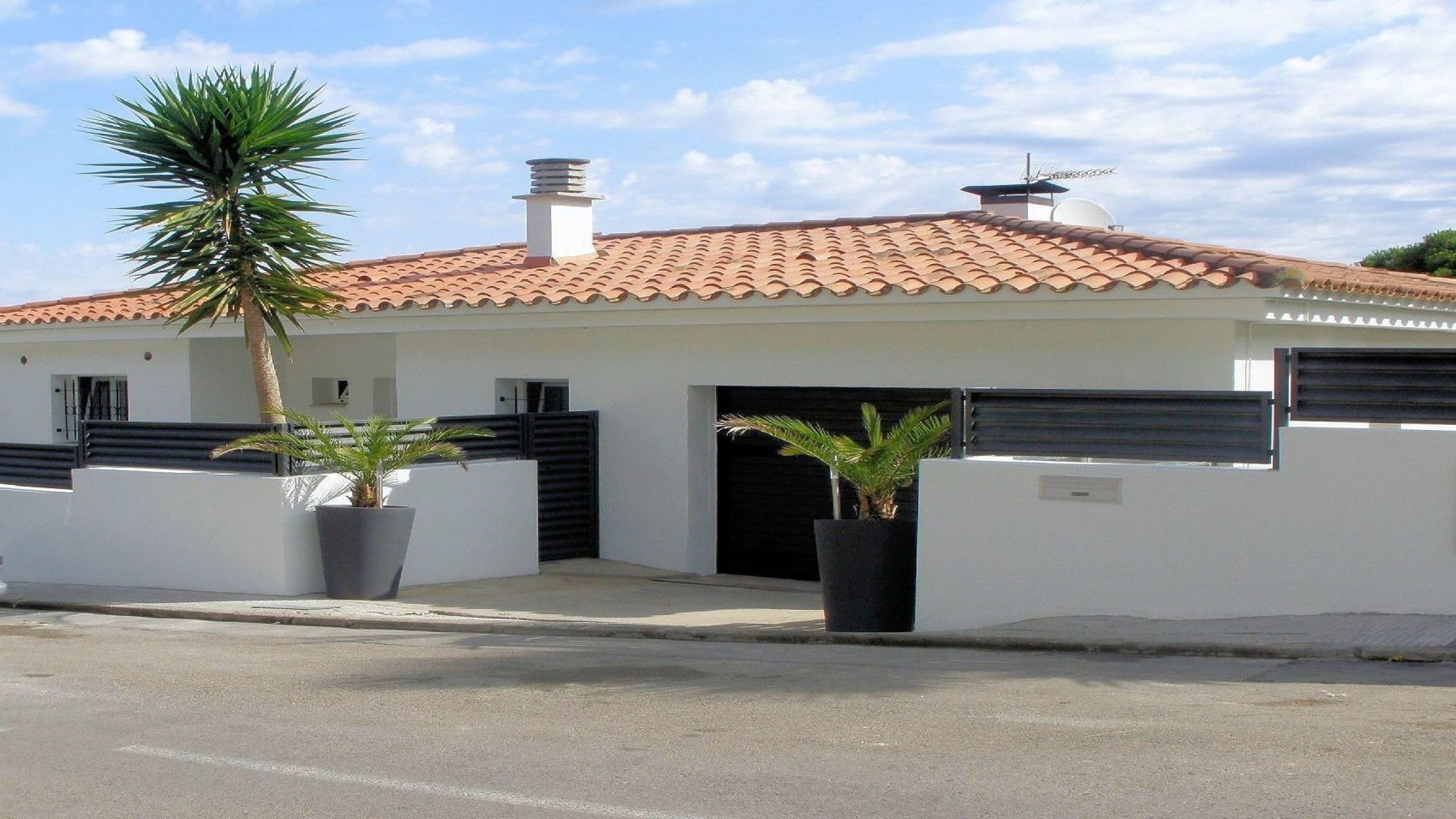 Holiday villas Costa Brava Spain - Villa Fransisca - Street view arrival at property
