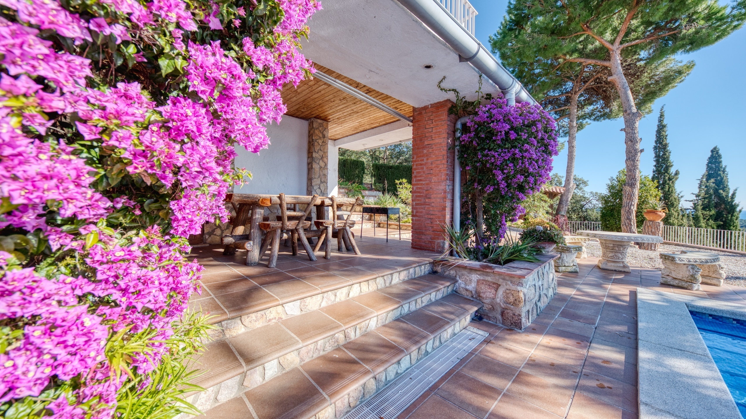 Holiday villas Costa Brava Spain - Villa Gabriella - BBQ Area