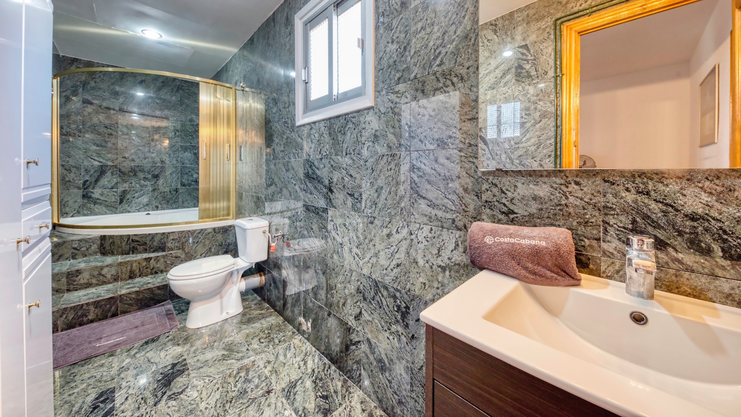 Holiday villas Costa Brava Spain - Villa Abigail - Bathroom