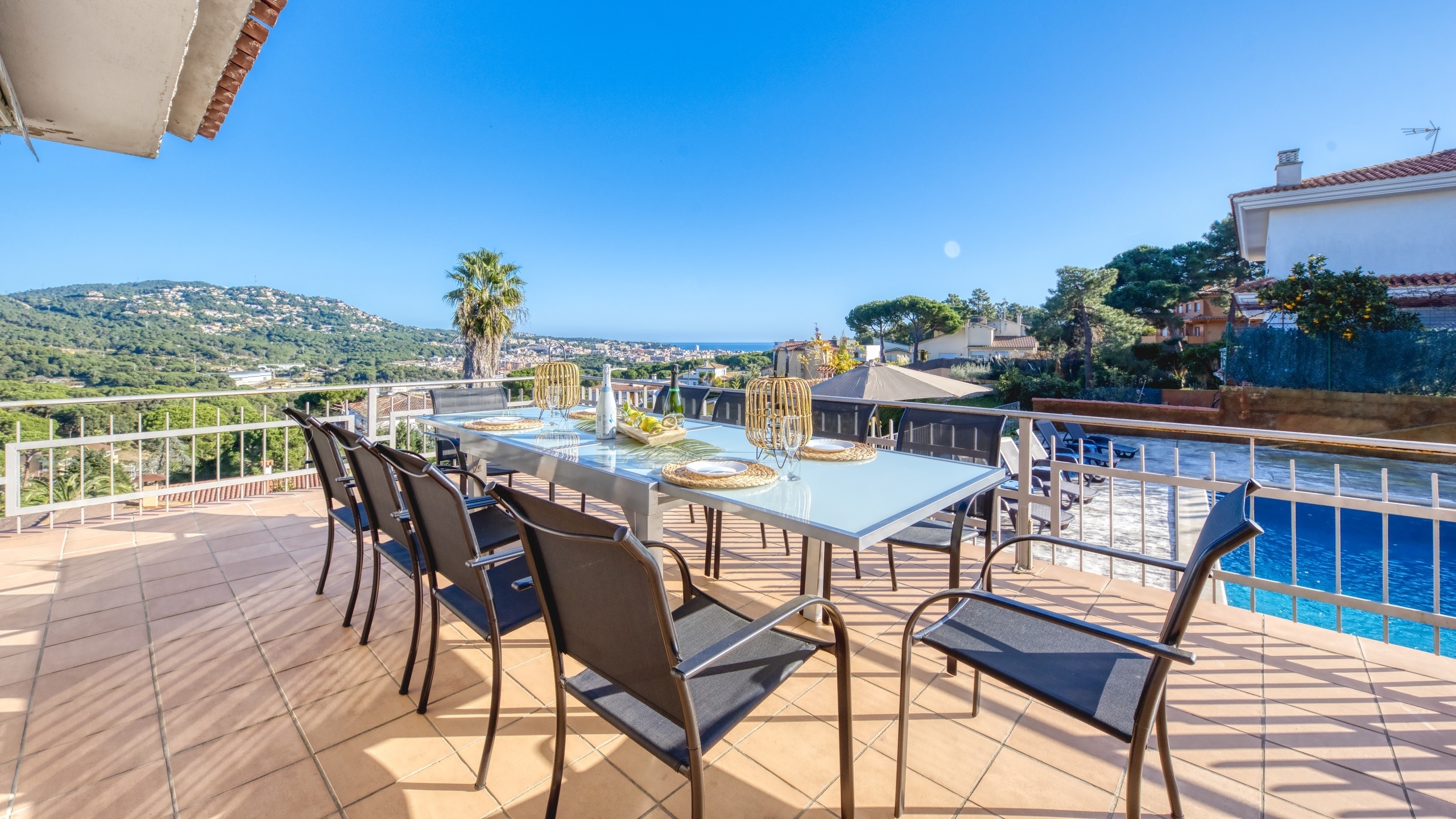 Holiday villas Costa Brava Spain - Villa Abigail - BBQ Area