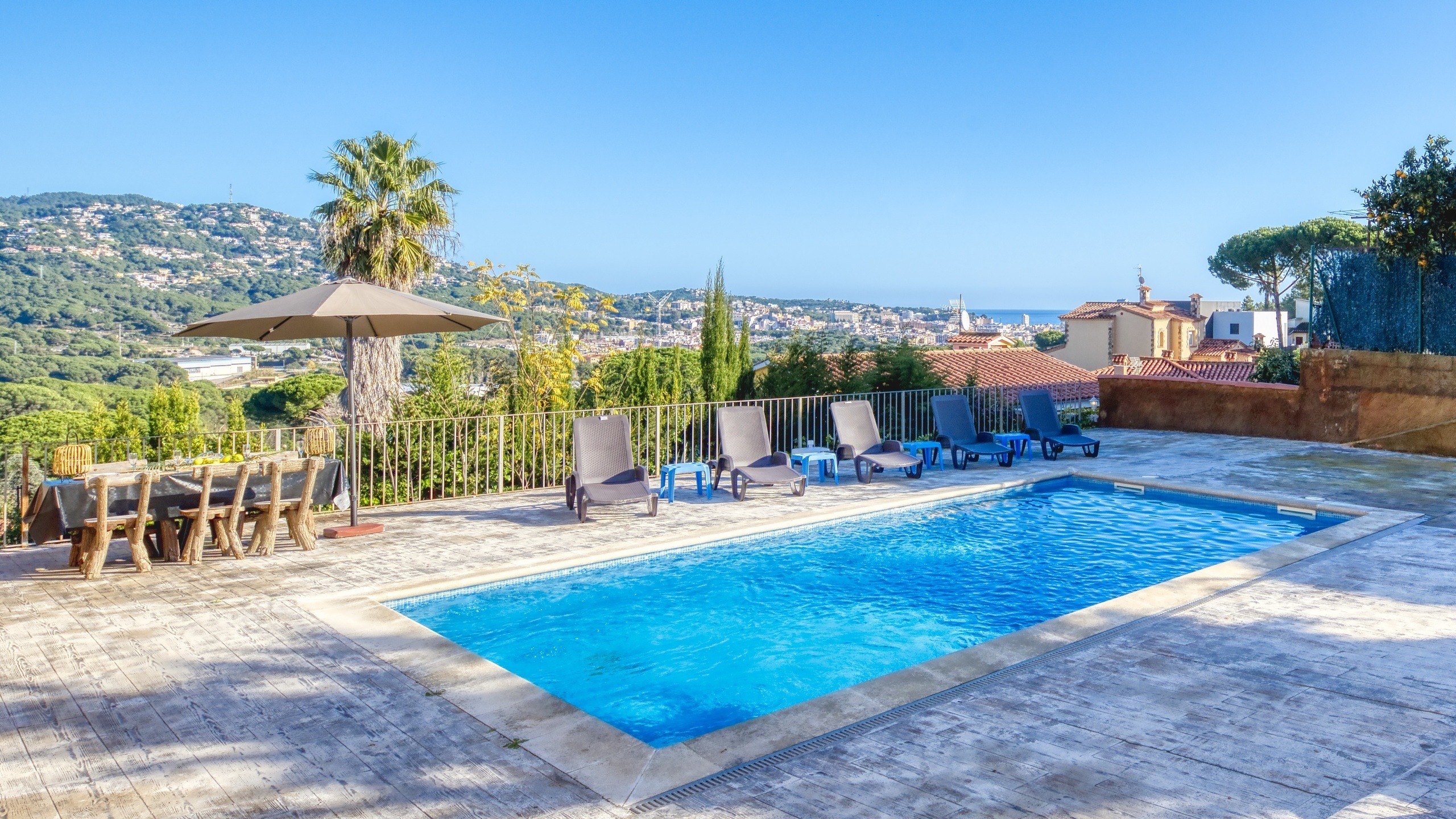 Holiday villas Costa Brava Spain - Villa Abigail - Swimming pool