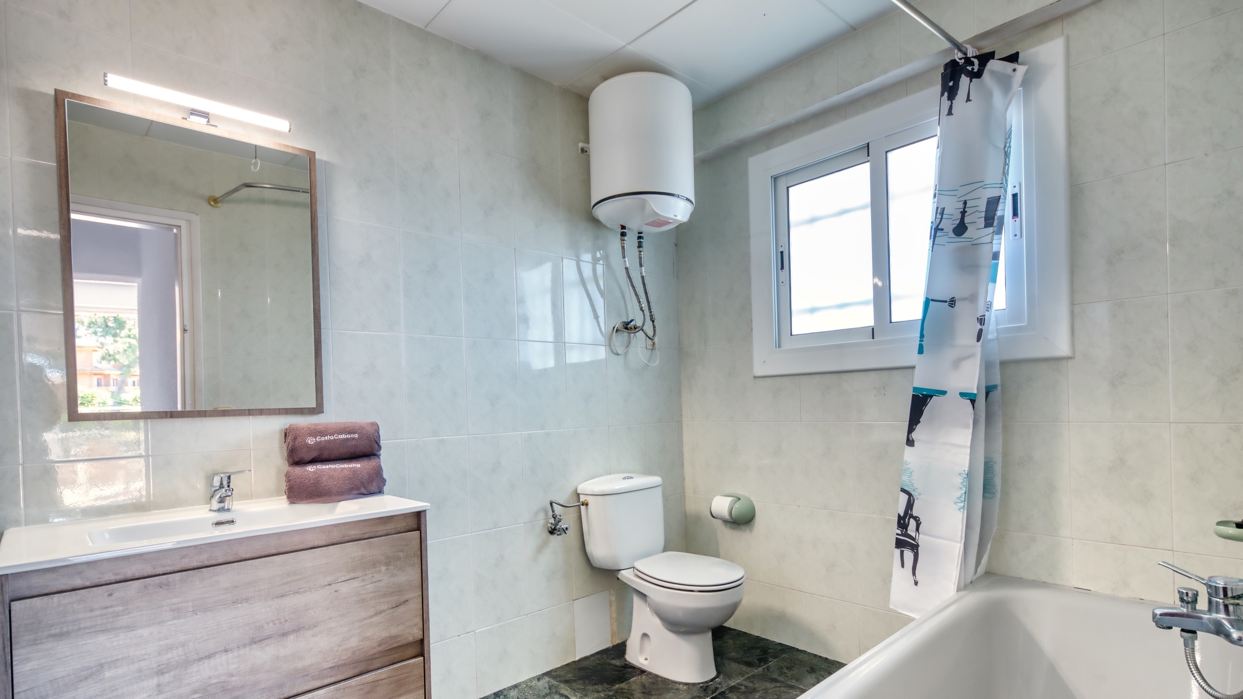 Holiday villas Costa Brava Spain - Villa Abigail - Bathroom