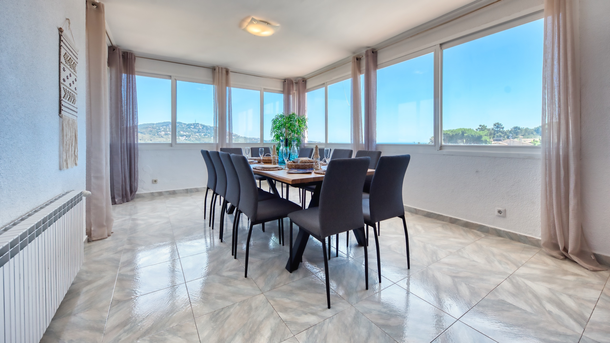 Holiday villas Costa Brava Spain - Villa Abigail - Dining area