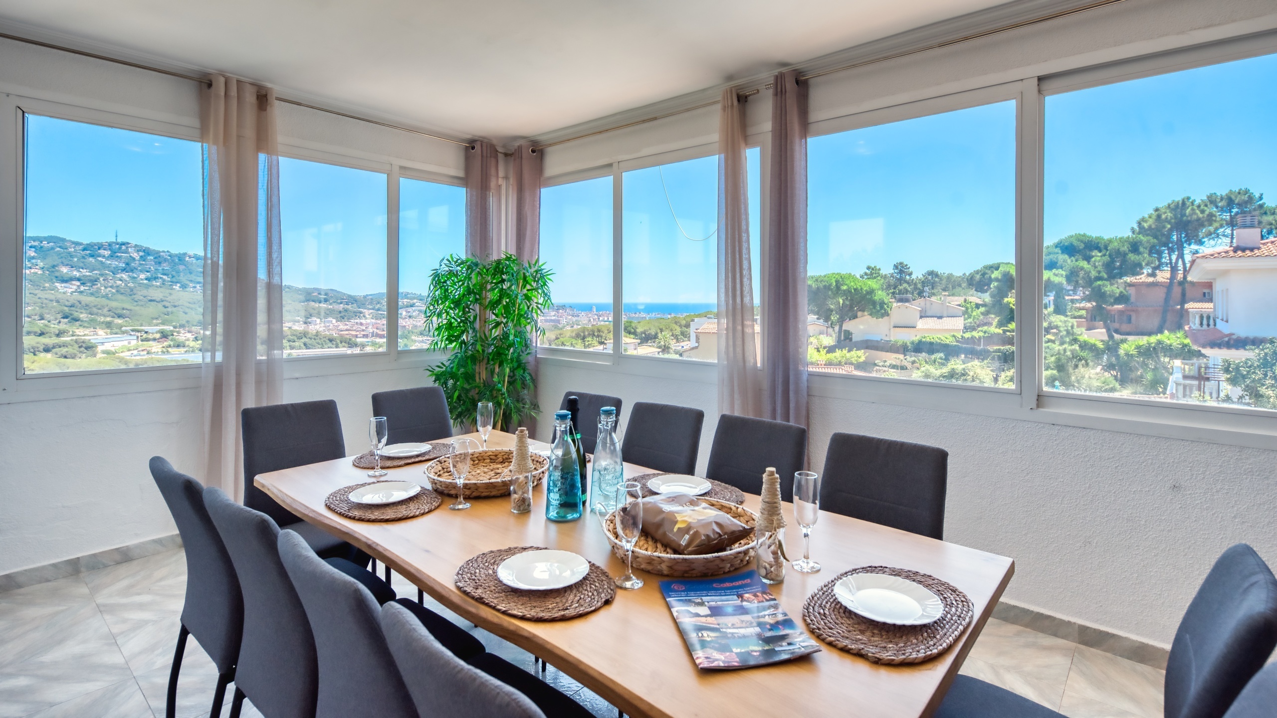 Holiday villas Costa Brava Spain - Villa Abigail - Dining area