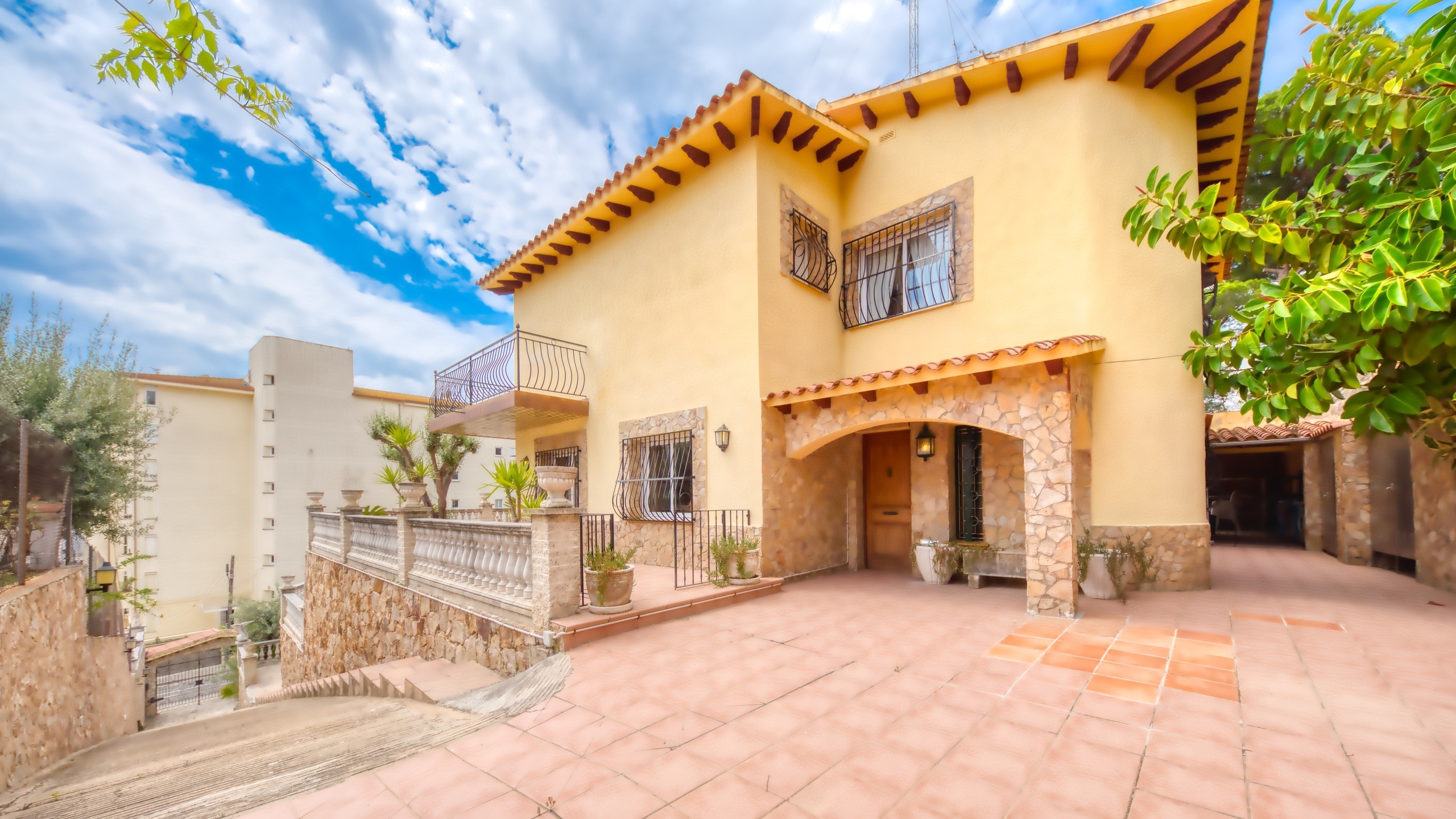 Holiday villas Costa Brava Spain - Villa Dolce Vita - Entrance