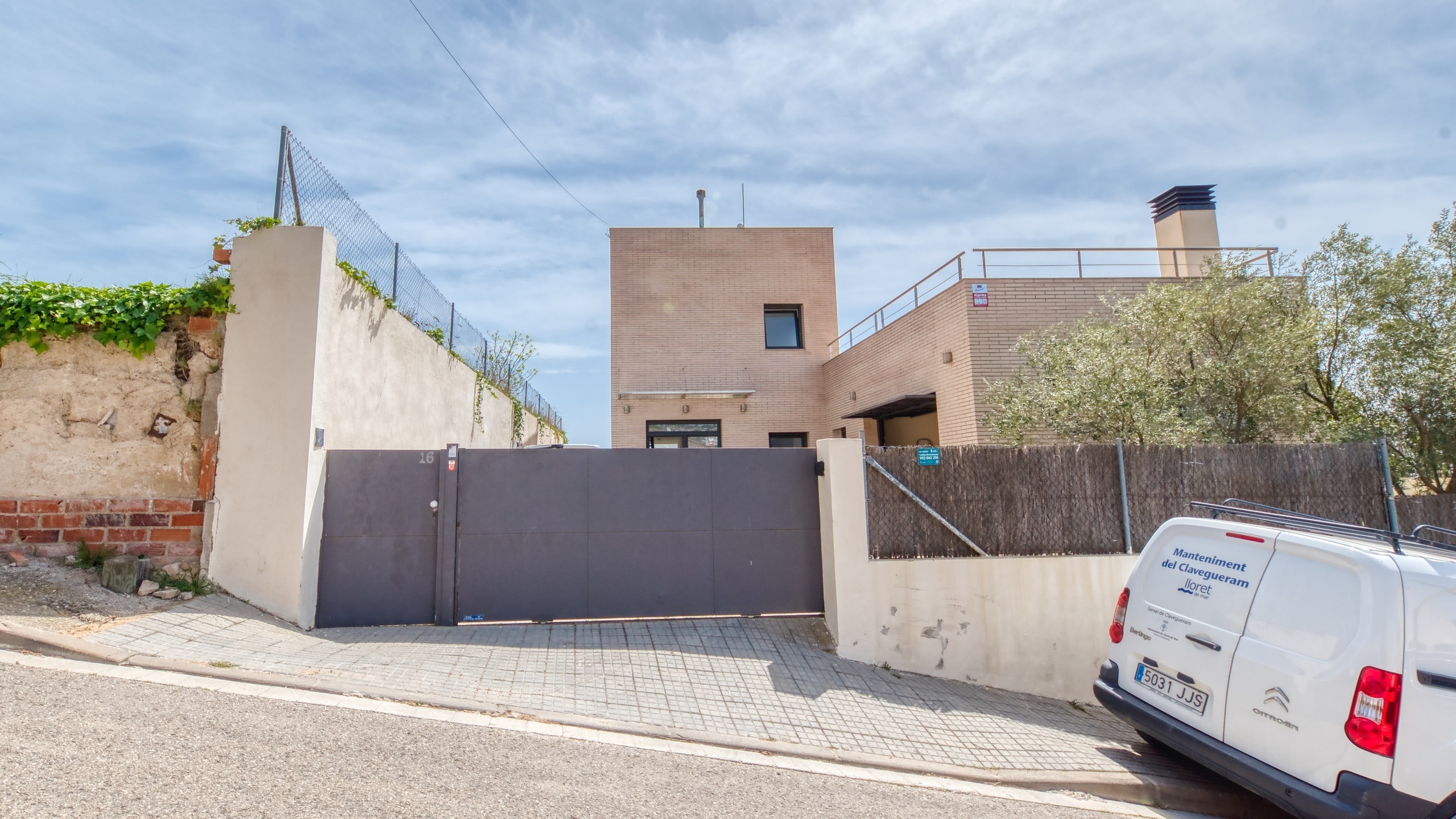 Holiday villas Costa Brava Spain - Villa Macey - Street view arrival at property