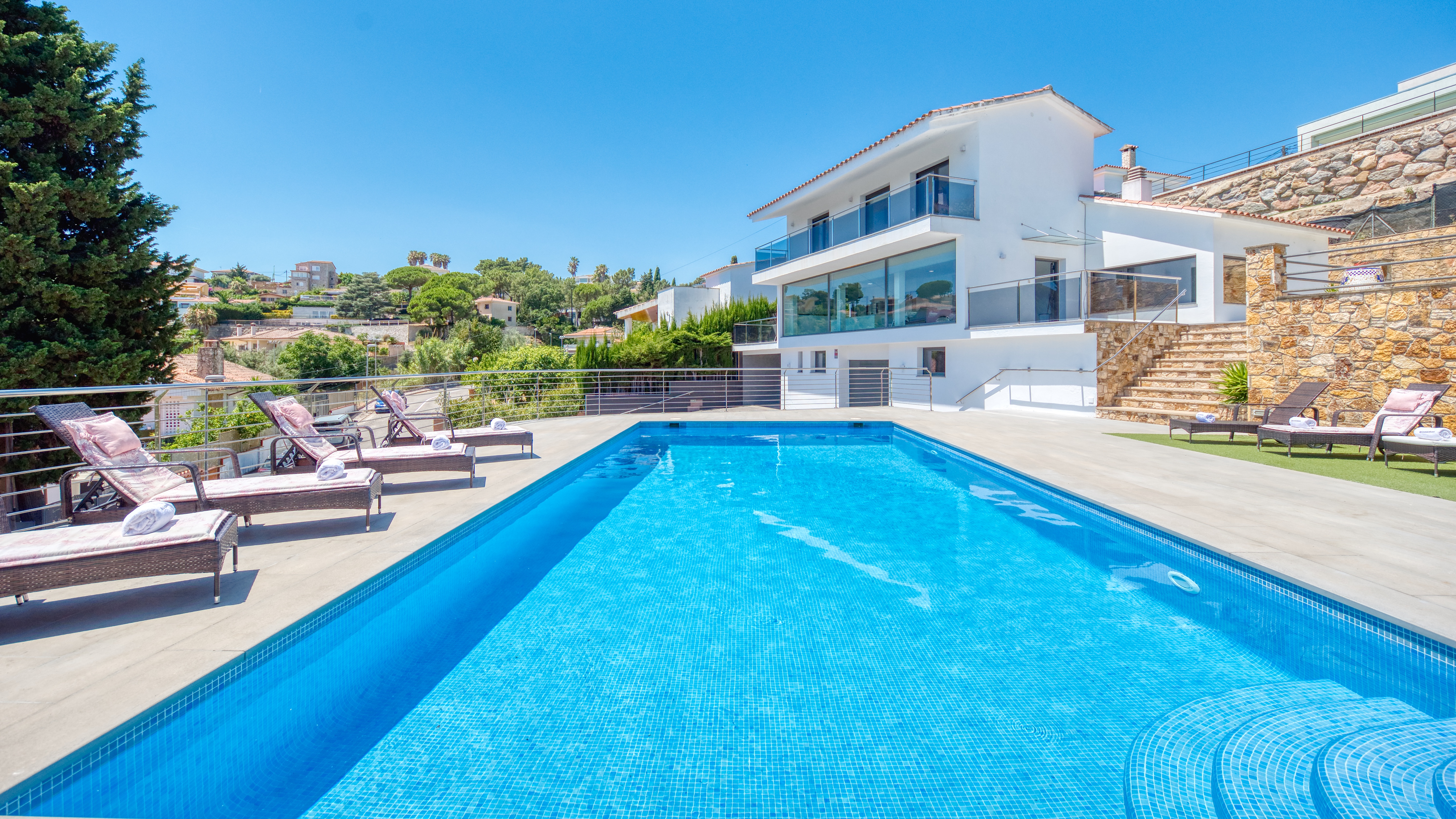 Holiday villa Costa Brava Spain - Villa SummerDream - Swimming pool