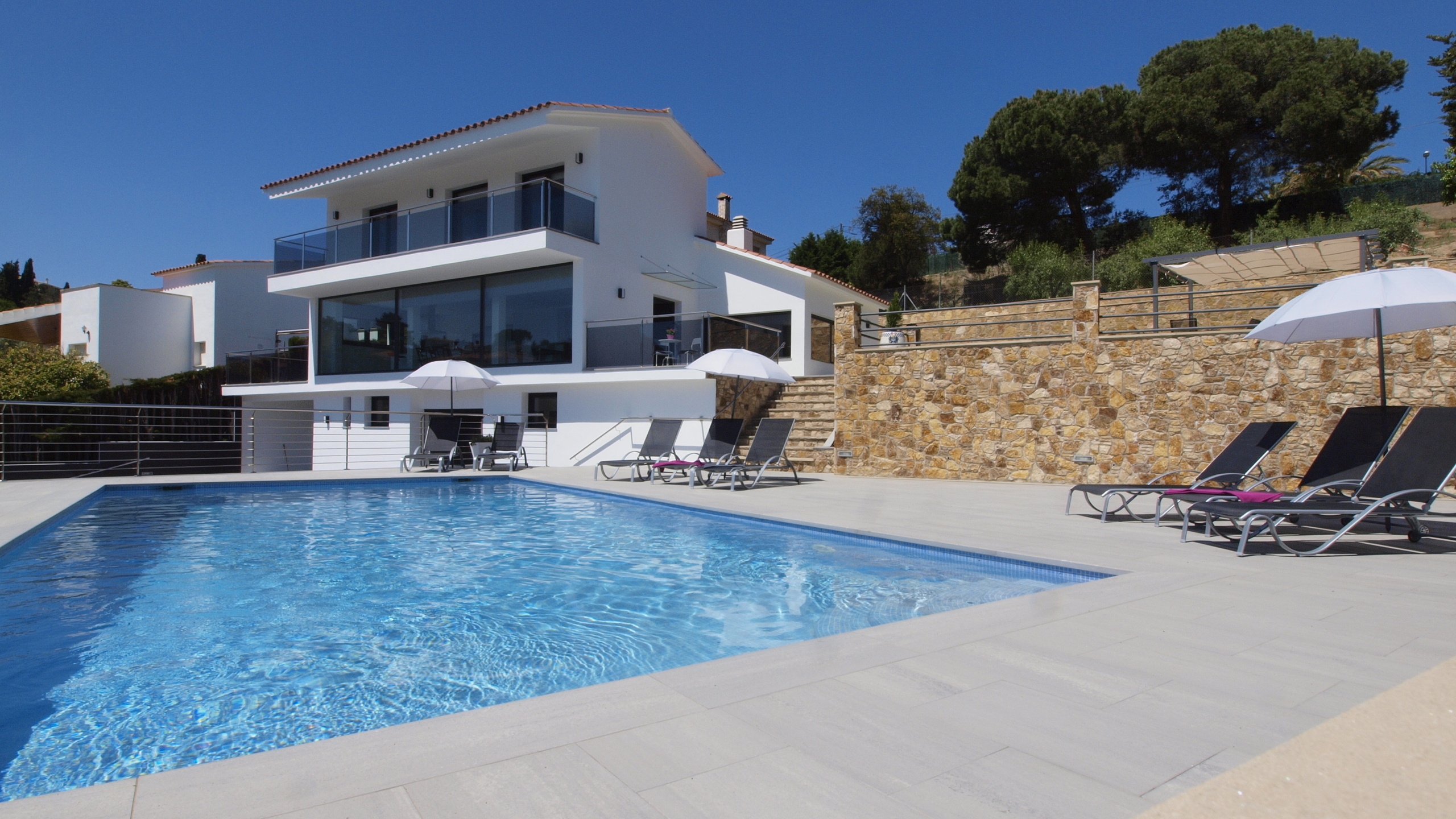 Holiday villas Costa Brava Spain - Villa SummerDream - Swimming pool