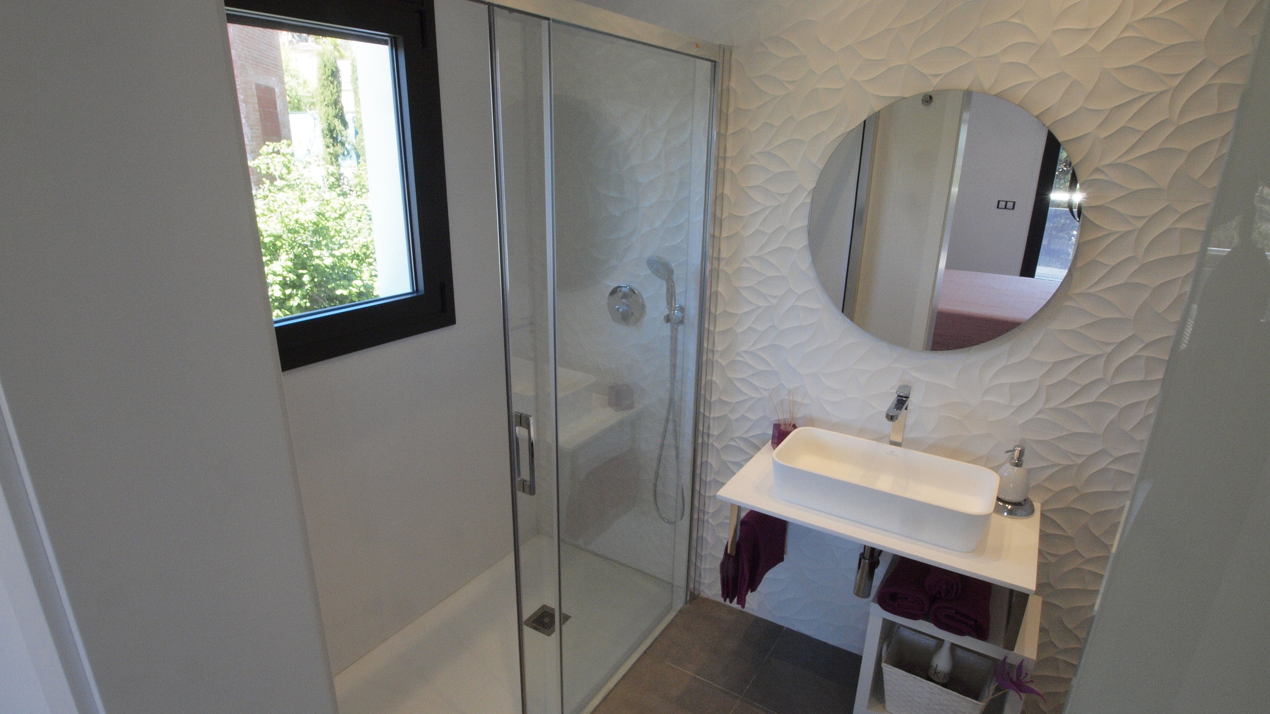 Holiday villas Costa Brava Spain - Villa SummerDream - En-suite bathroom 