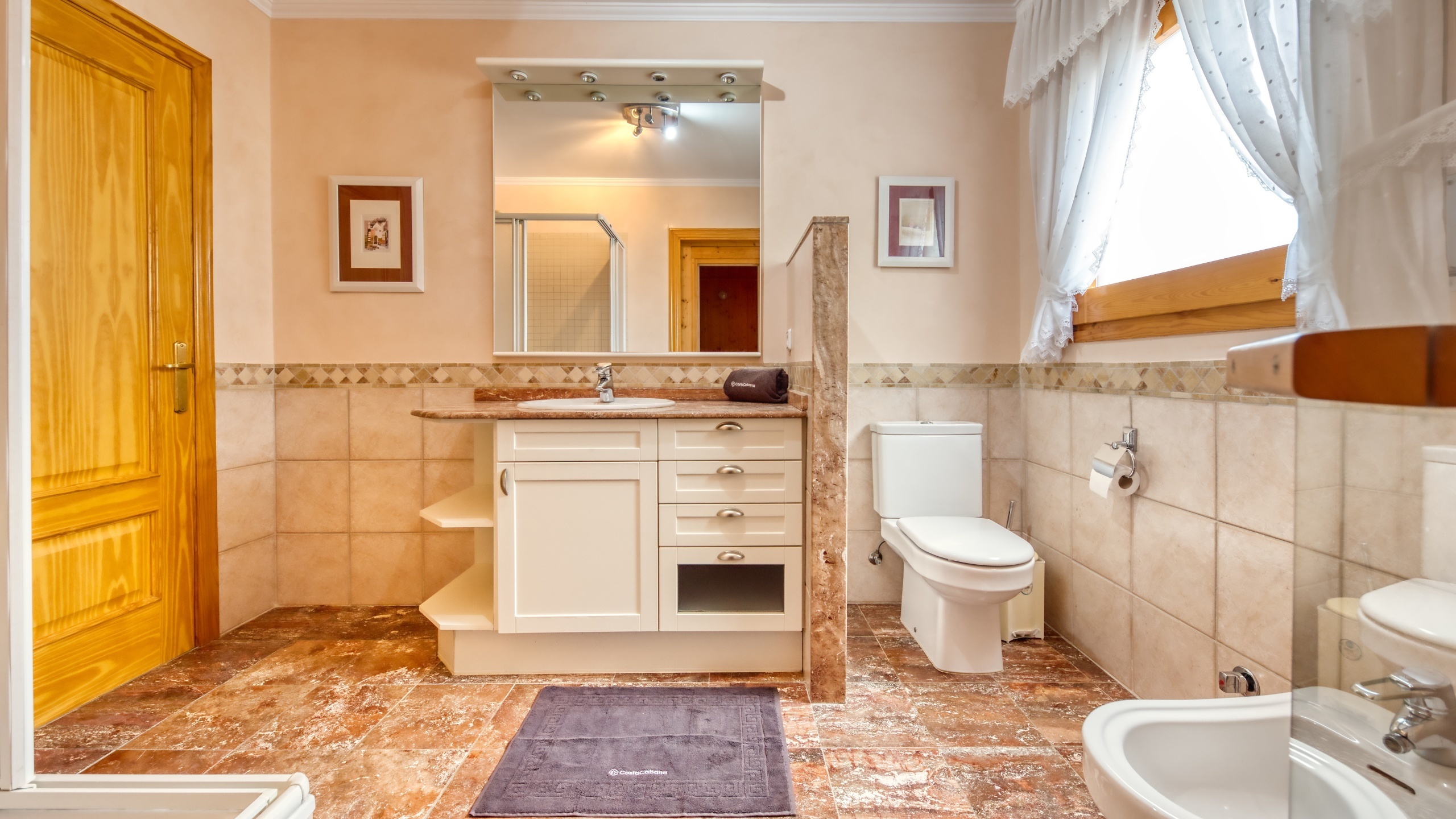 Holiday villas Costa Brava Spain - Villa Cleo - Bathroom