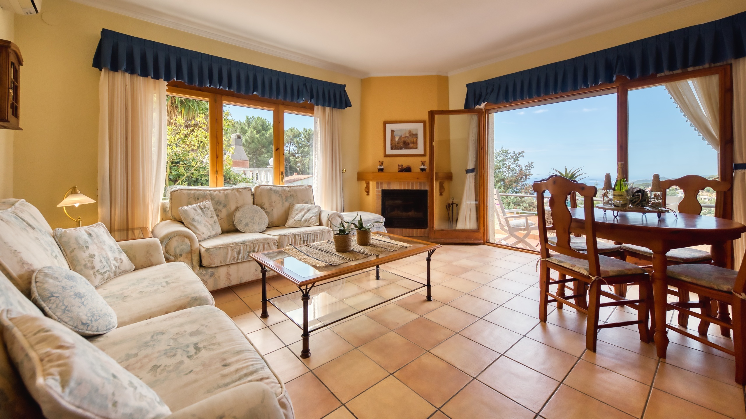 Holiday villas Costa Brava Spain - Villa Cleo - Living room