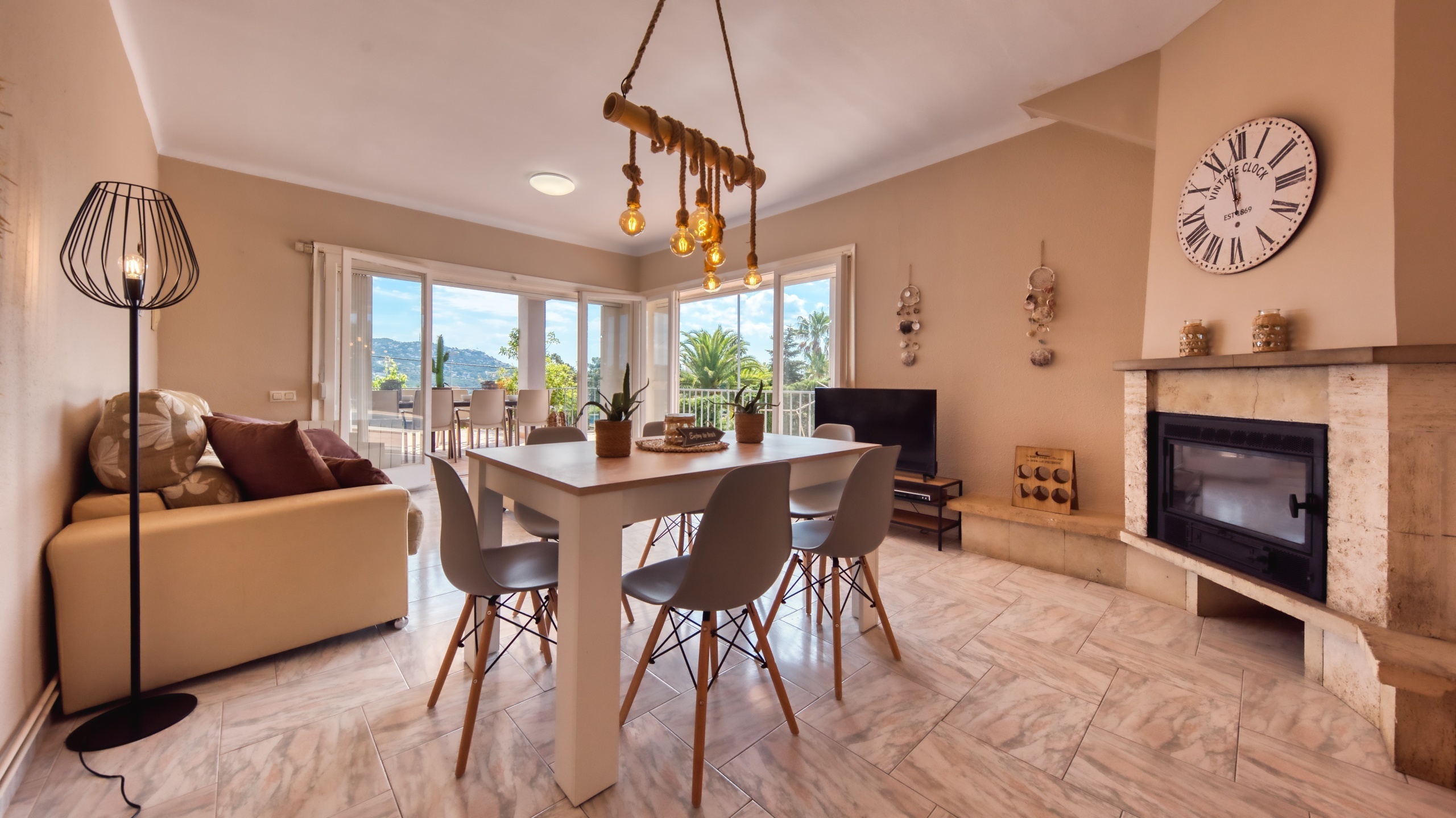 Holiday villas Costa Brava Spain - Villa Yara - Dining area
