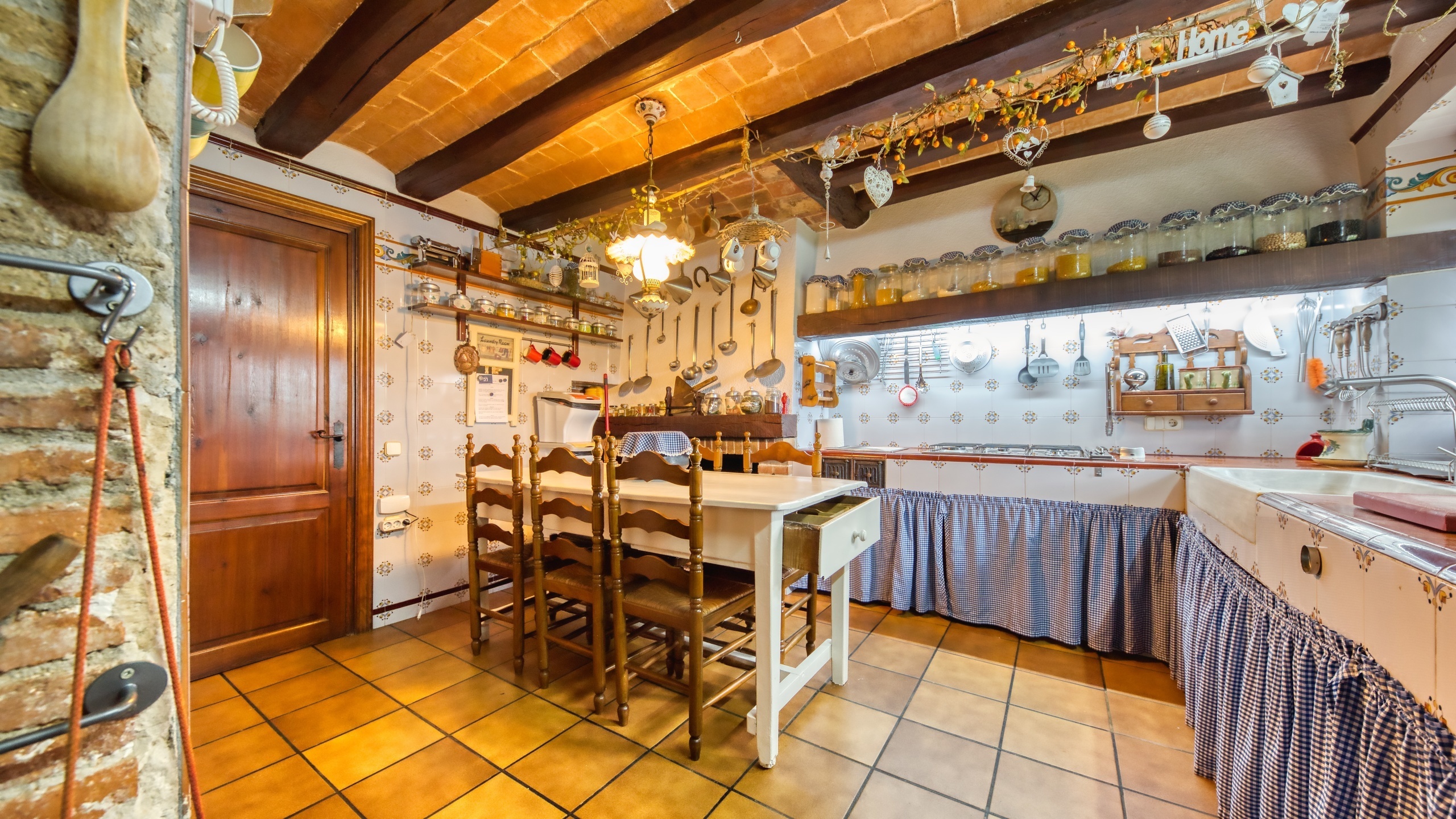 Holiday villas Costa Brava Spain - Villa Paradise - Kitchen