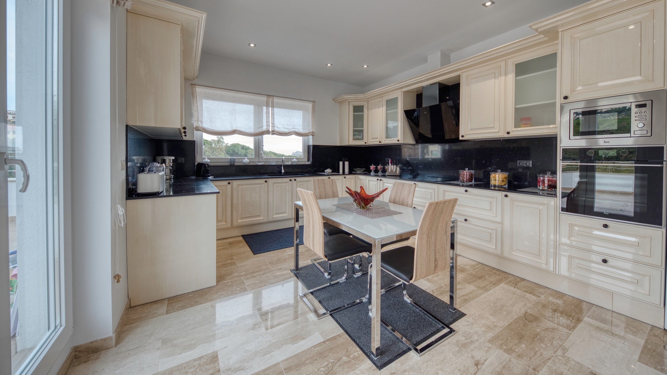 Holiday villas Costa Brava Spain - Villa Madison - Kitchen