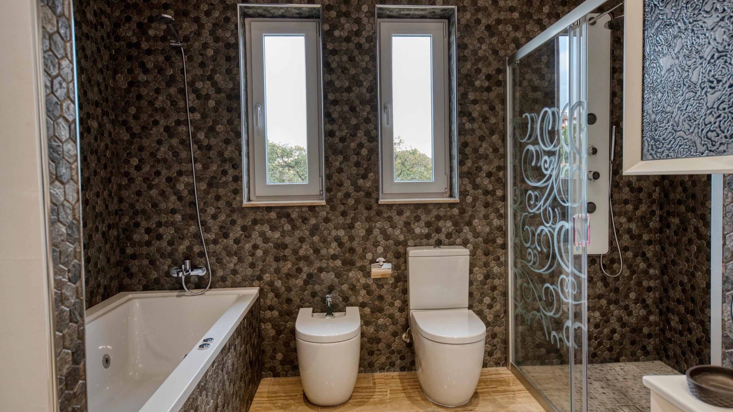 Holiday villas Costa Brava Spain - Villa Madison - En-suite bathroom 