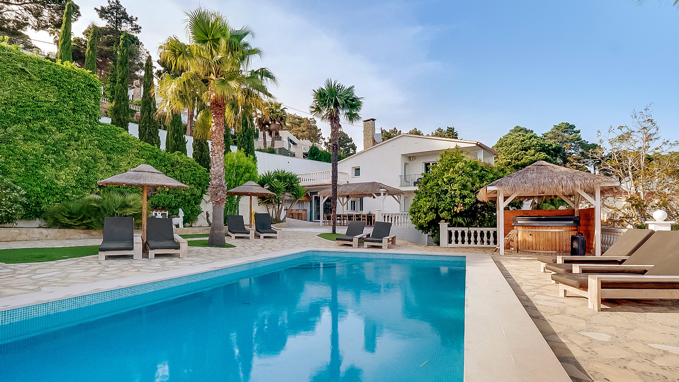 Holiday villas Costa Brava Spain - Villa Tropicana - Swimming pool