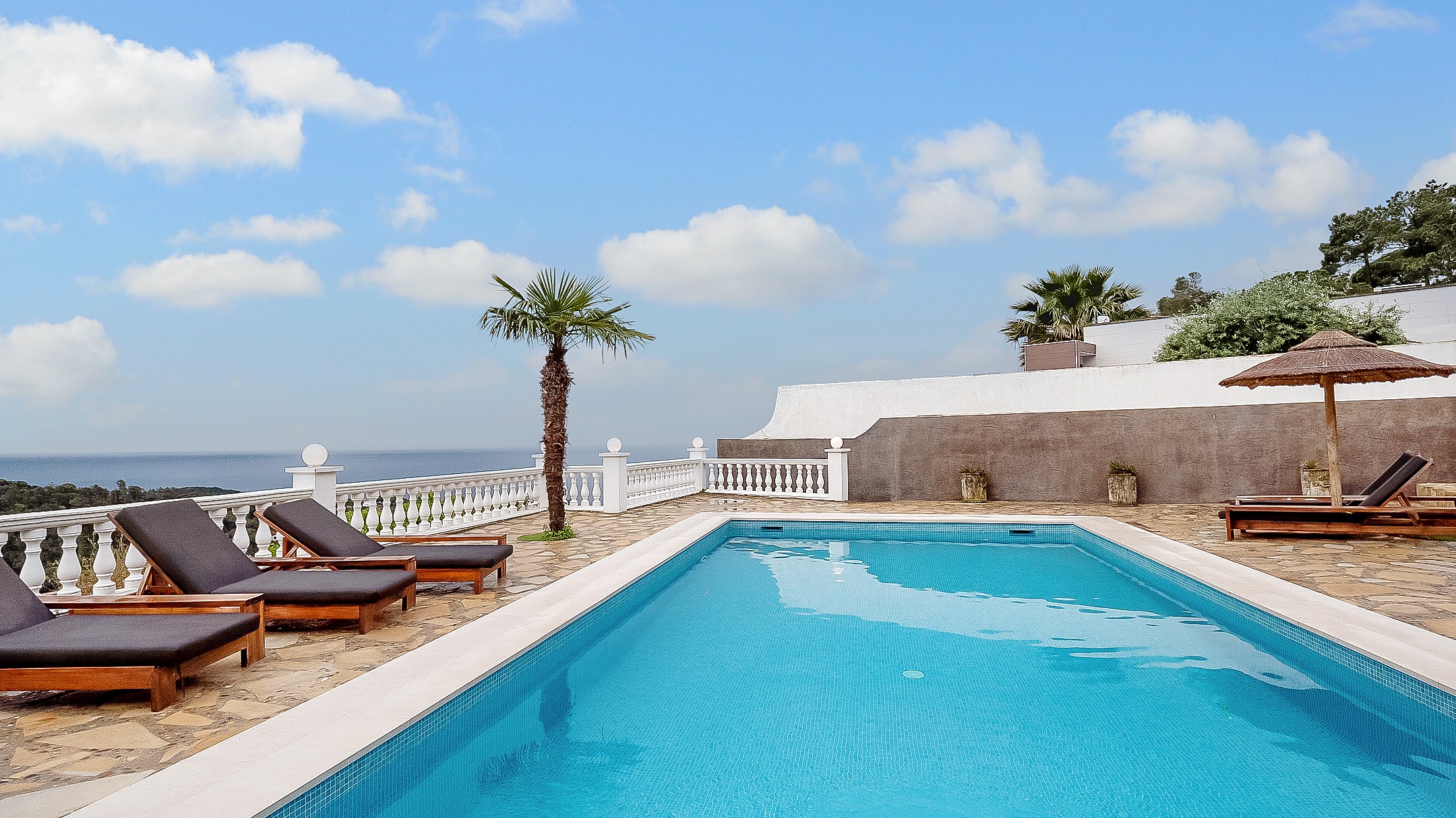 Holiday villas Costa Brava Spain - Villa Tropicana - Swimming pool