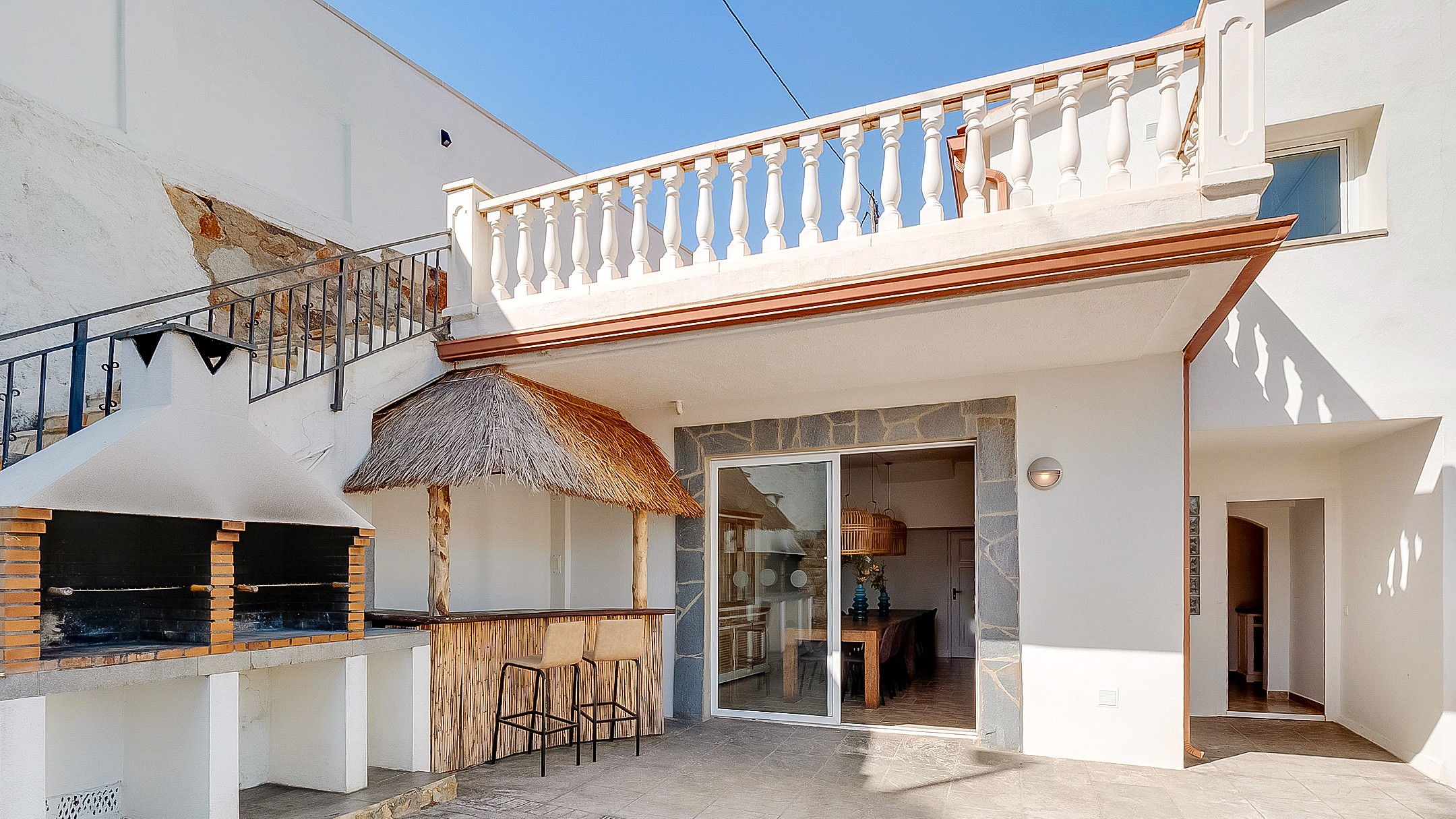 Holiday villas Costa Brava Spain - Villa Tropicana - Outdoor kitchen
