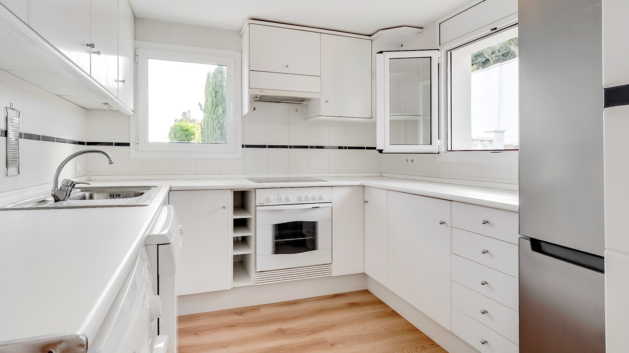 Holiday villas Costa Brava Spain - Villa Tropicana - Kitchen