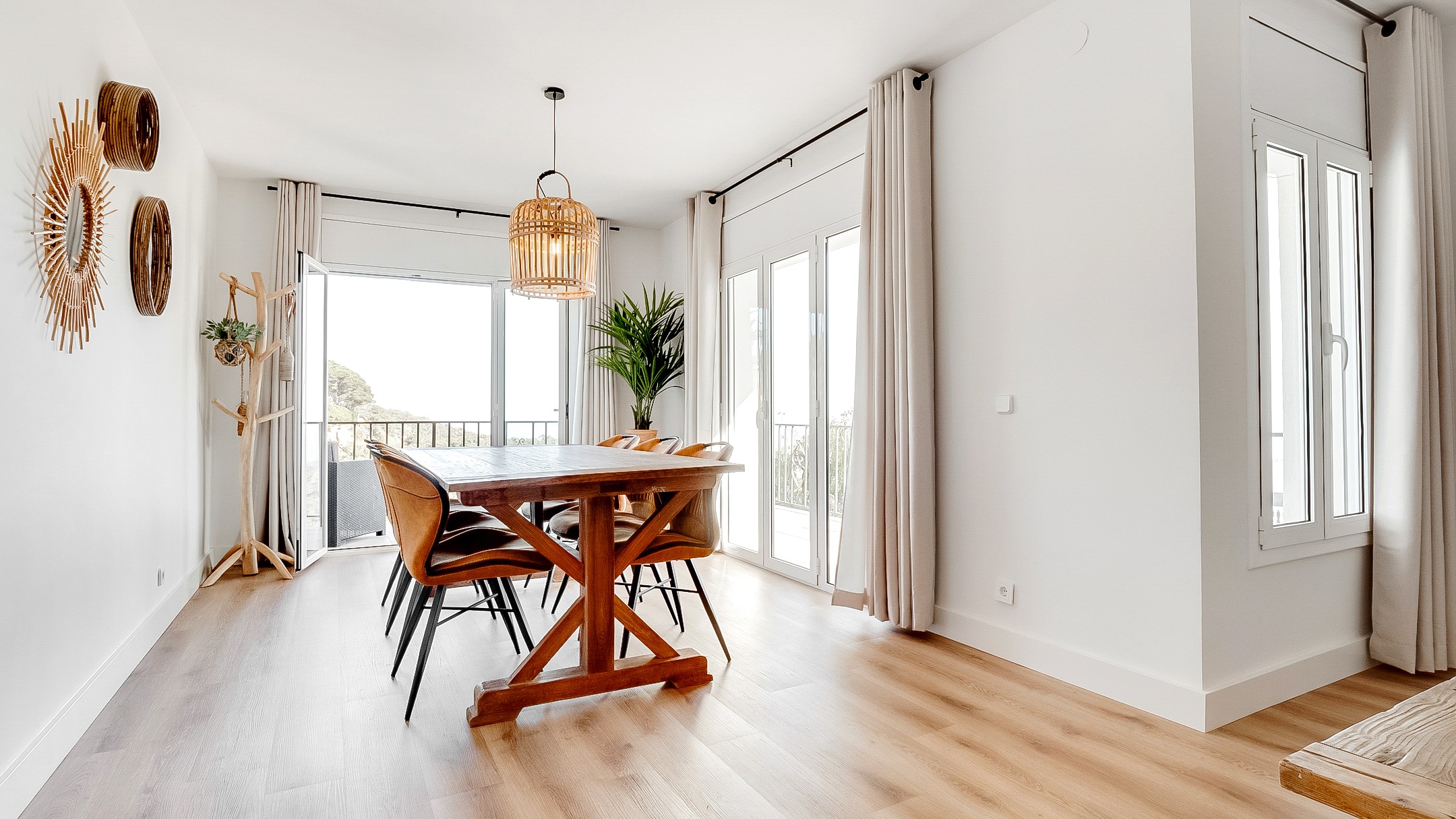 Holiday villas Costa Brava Spain - Villa Tropicana - Dining room