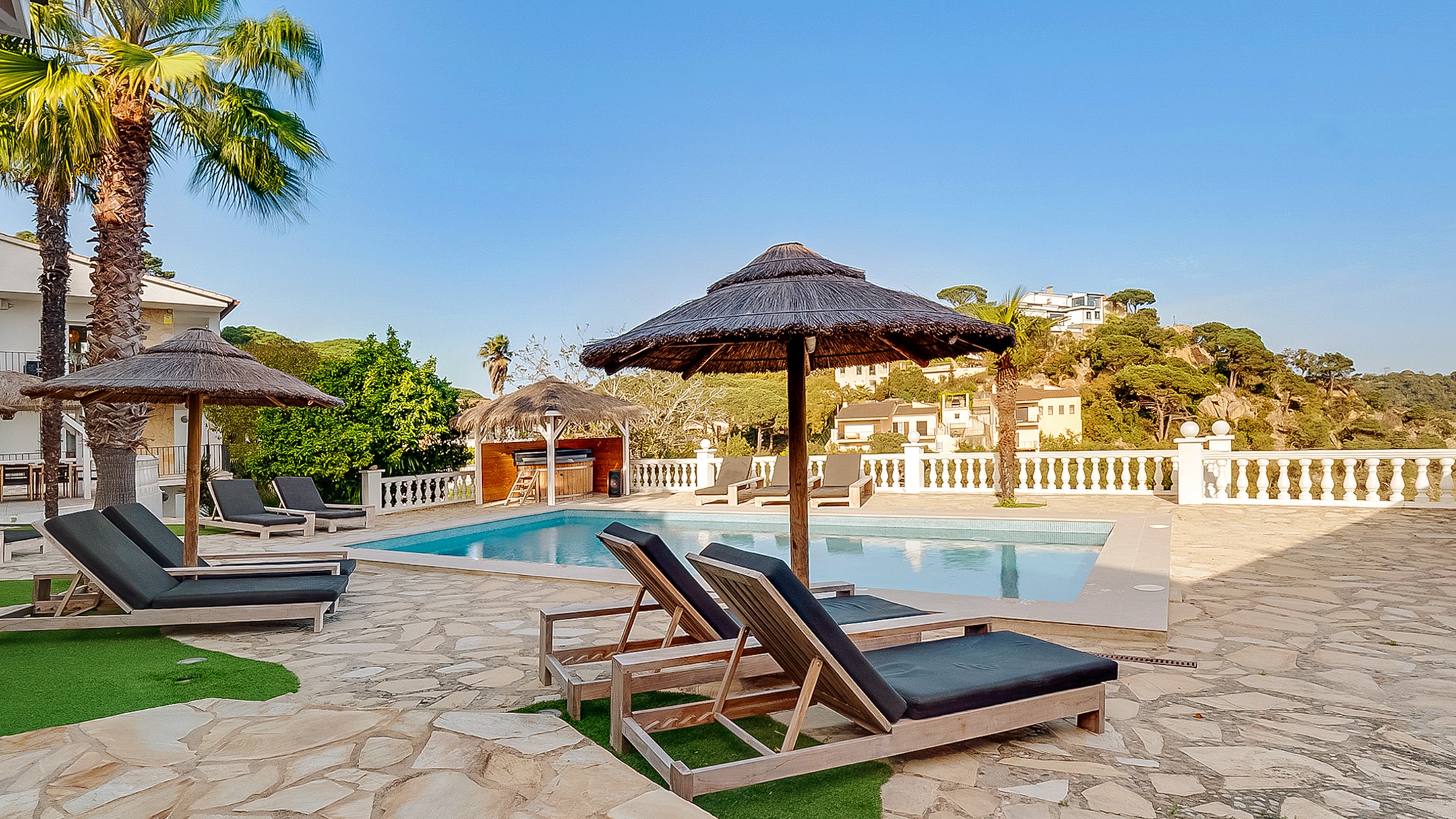 Holiday villas Costa Brava Spain - Villa Tropicana - Swimming pool