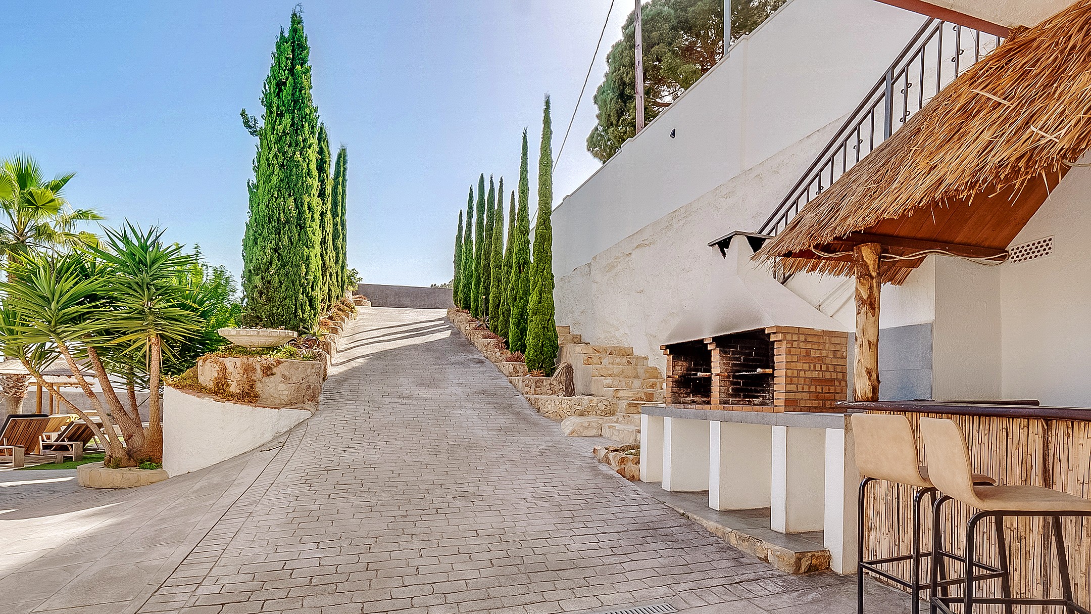 Holiday villas Costa Brava Spain - Villa Tropicana - Driveway