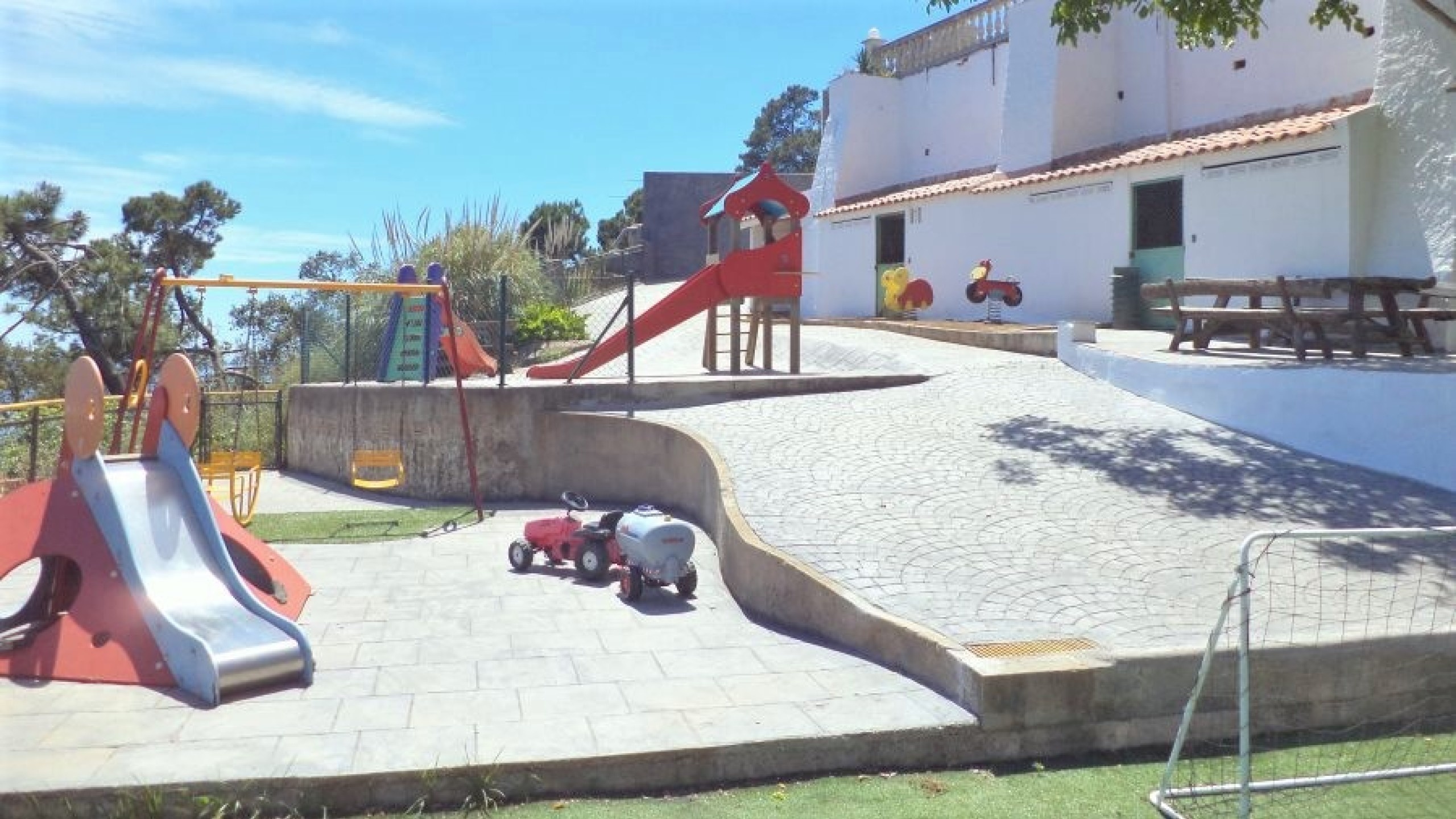 Holiday villas Costa Brava Spain - Villa Tropicana - Play area