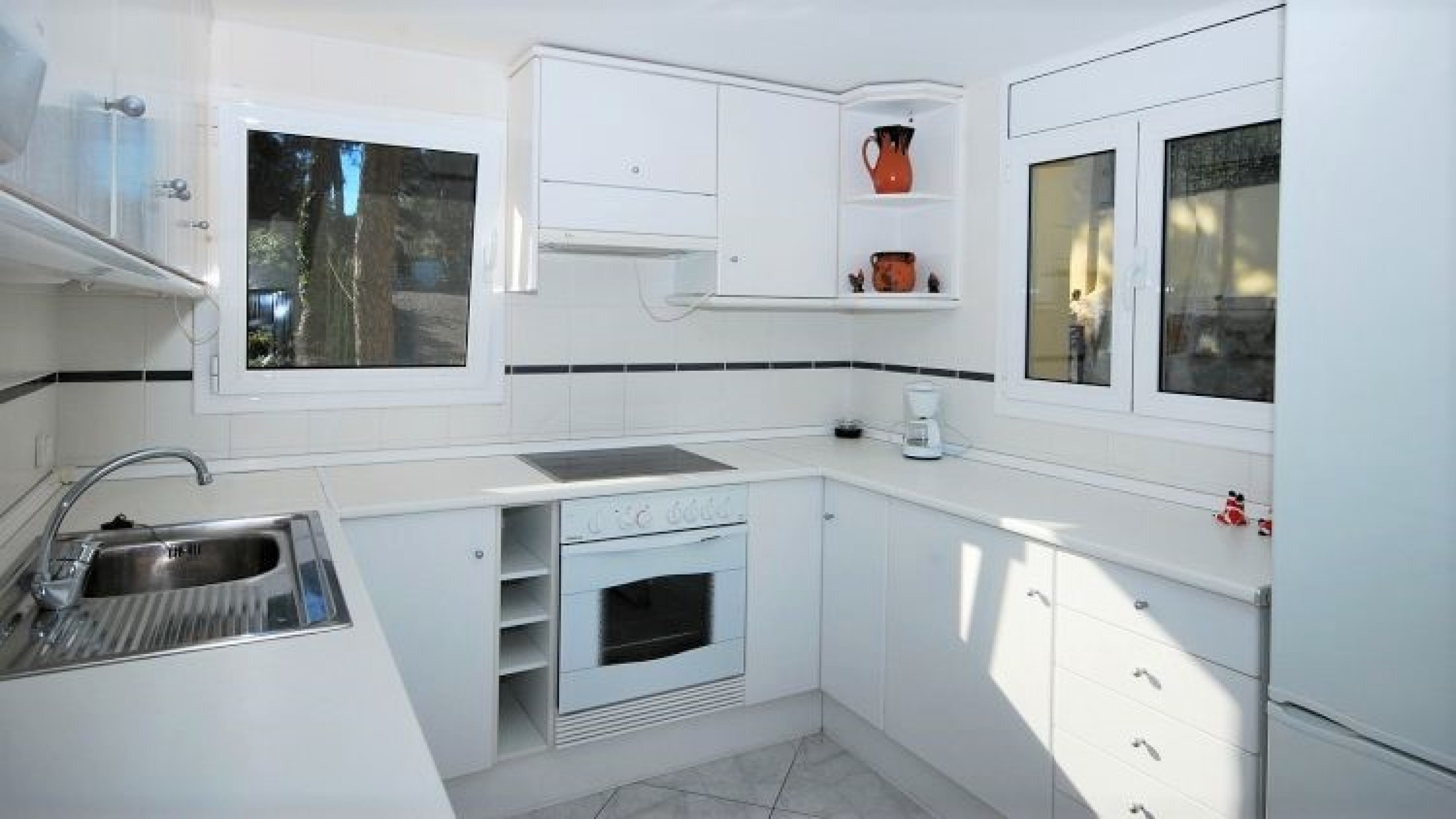 Holiday villas Costa Brava Spain - Villa Tropicana - Kitchen