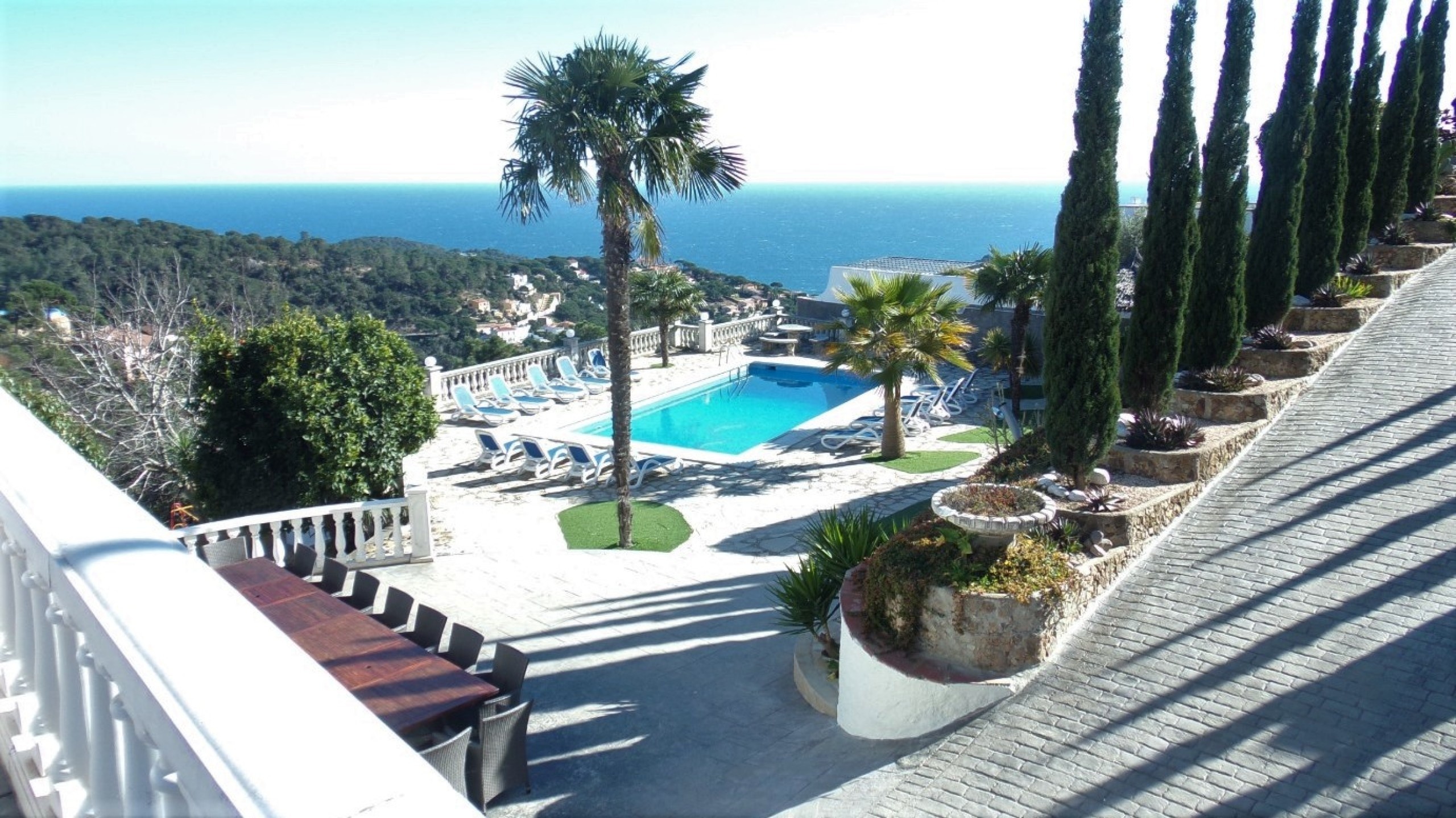 Holiday villas Costa Brava Spain - Villa Tropicana - Swimming pool
