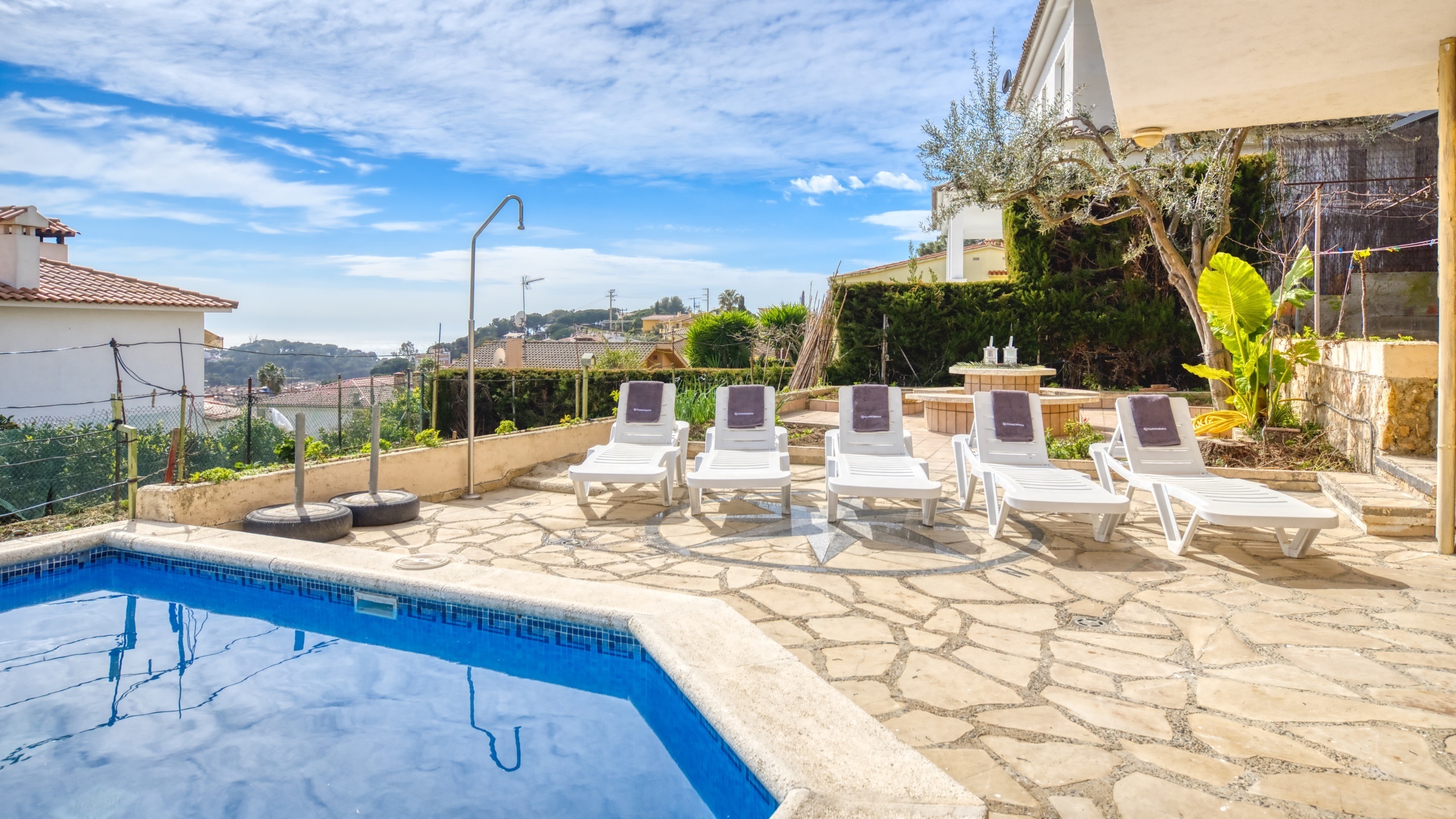 Holiday villas Costa Brava Spain - Villa Janet - Sunbeds